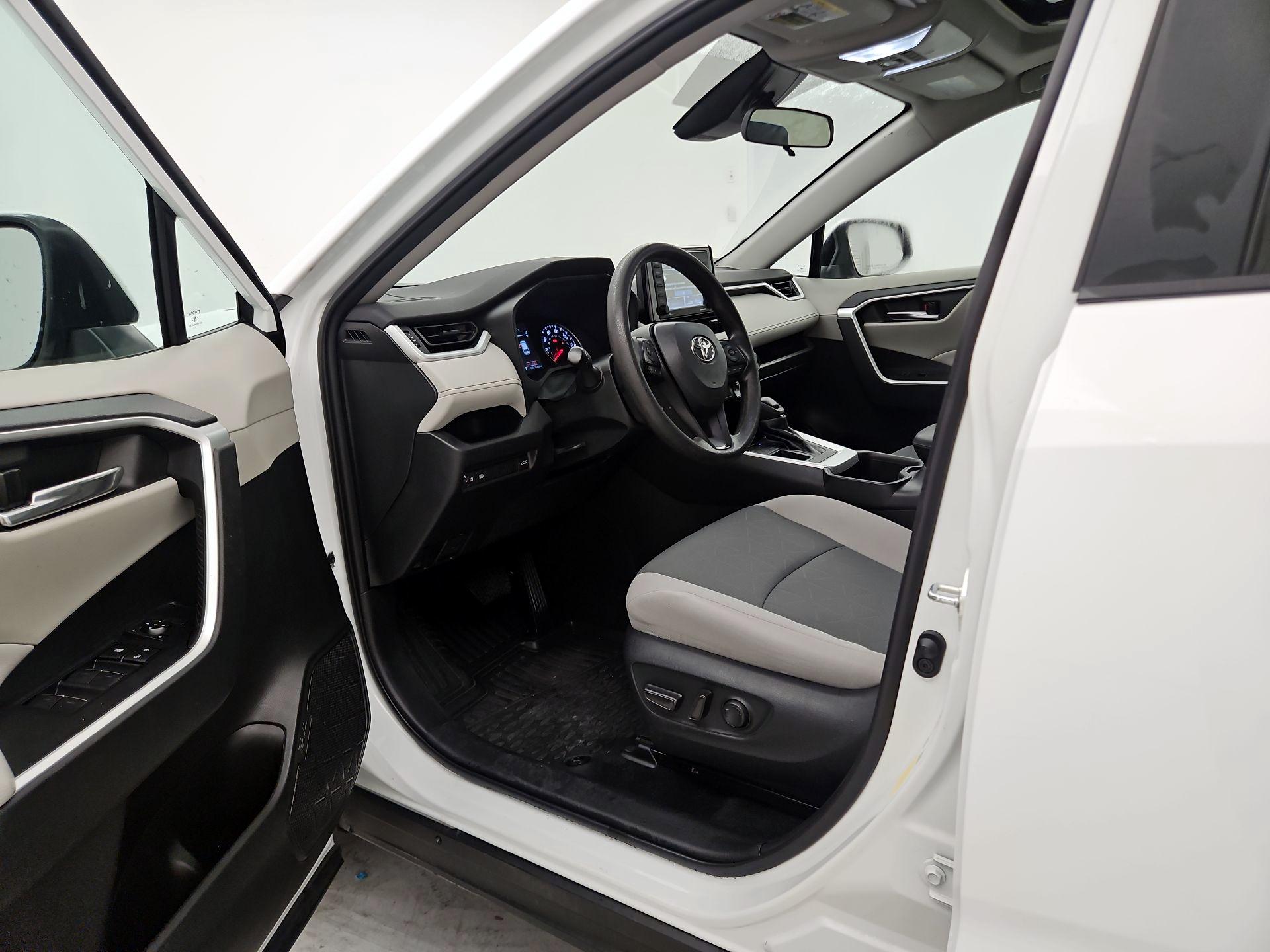 Thumbnail: 2022 Toyota RAV4 - 11