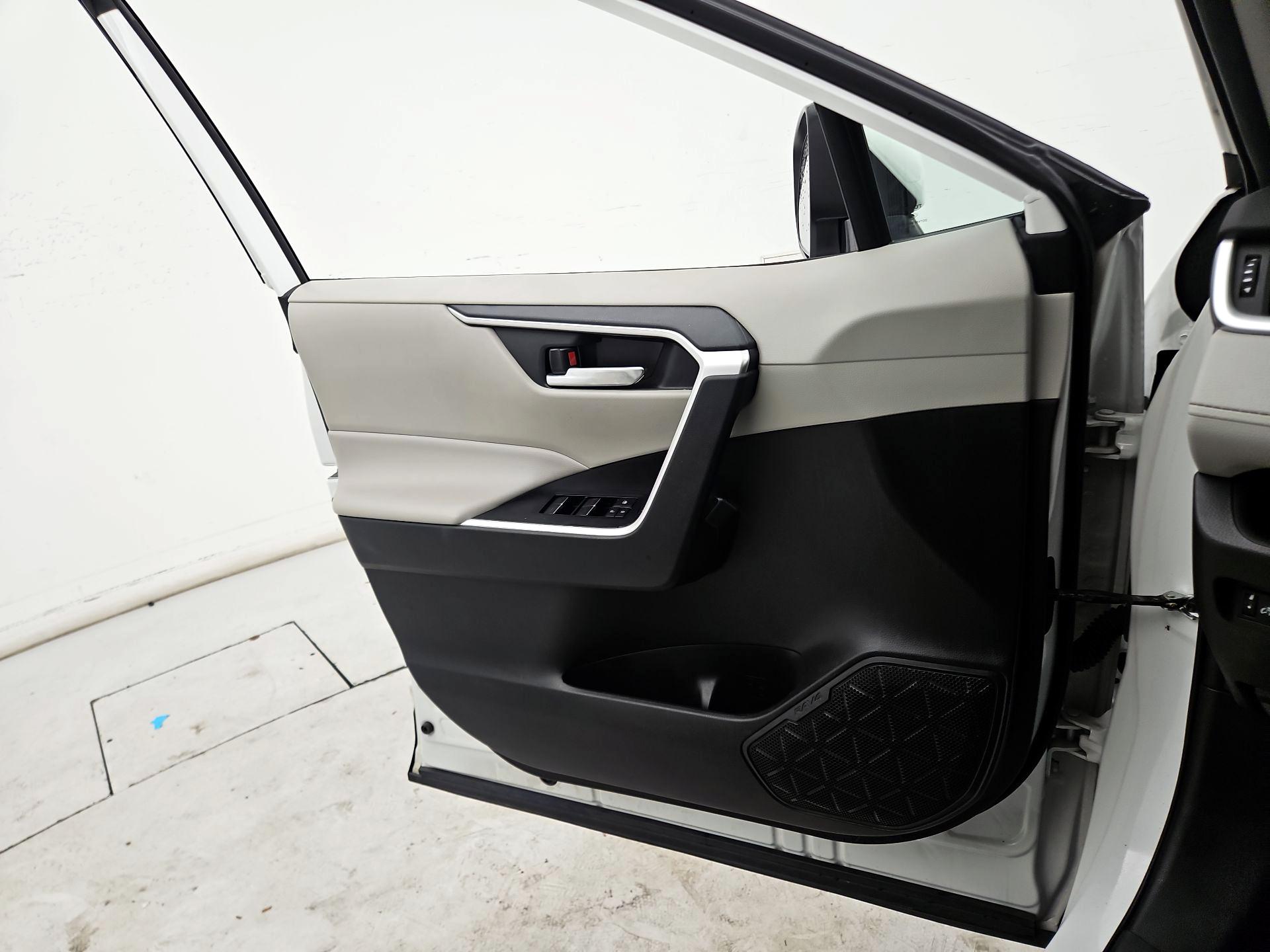 Thumbnail: 2022 Toyota RAV4 - 12