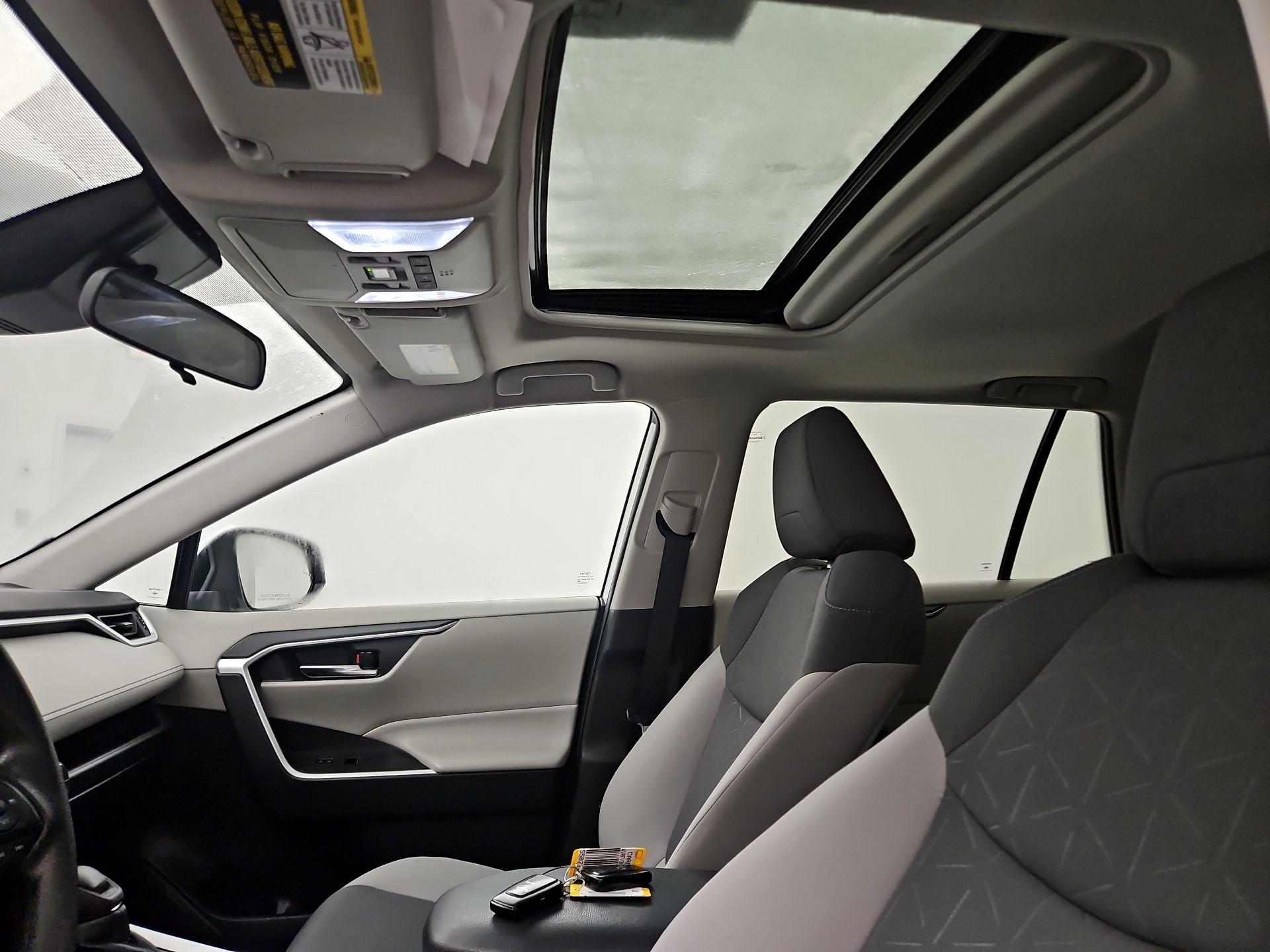 Thumbnail: 2022 Toyota RAV4 - 20