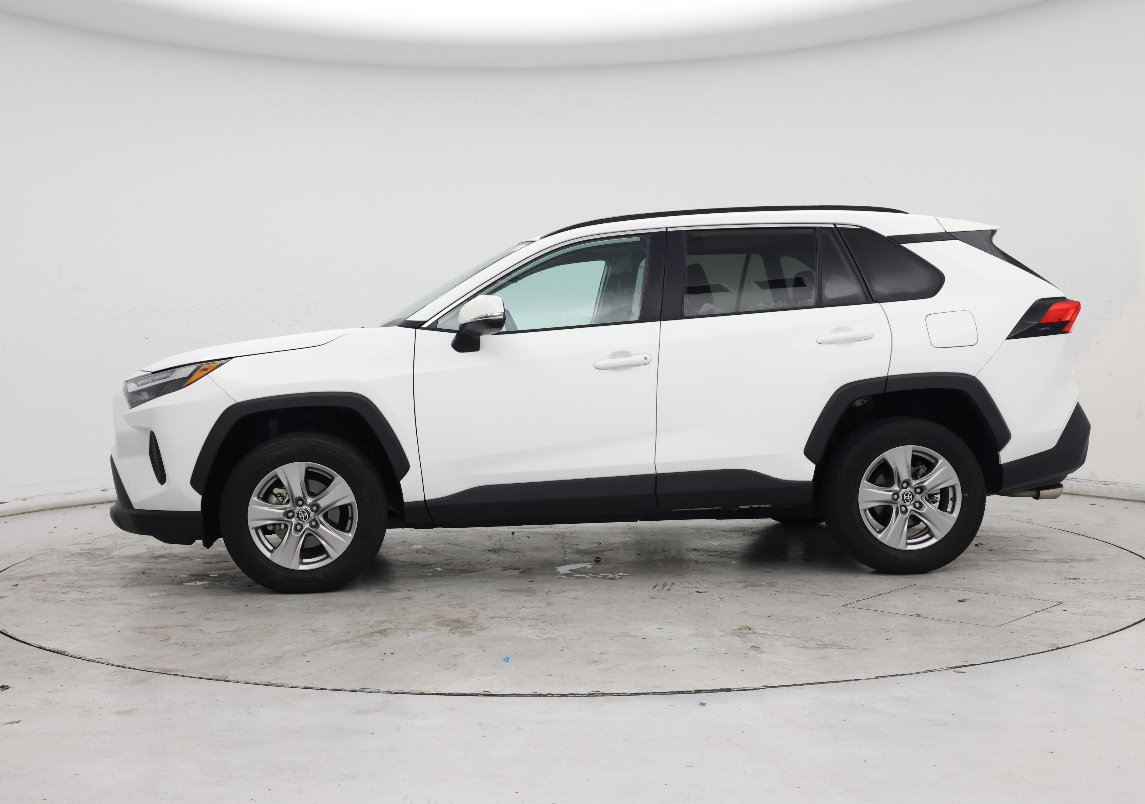 Thumbnail: 2022 Toyota RAV4 - 3