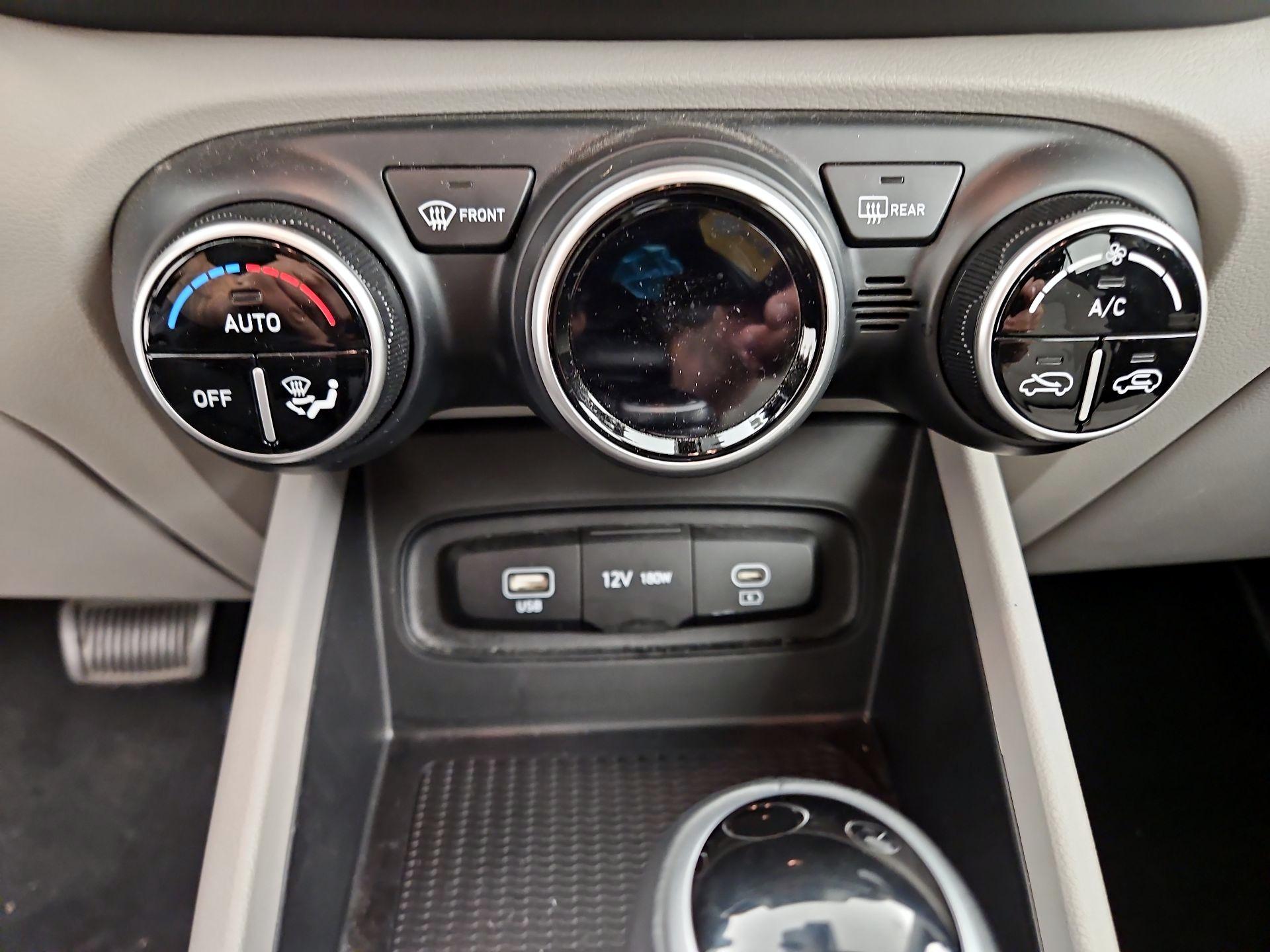 Thumbnail: 2023 Hyundai Venue - 16