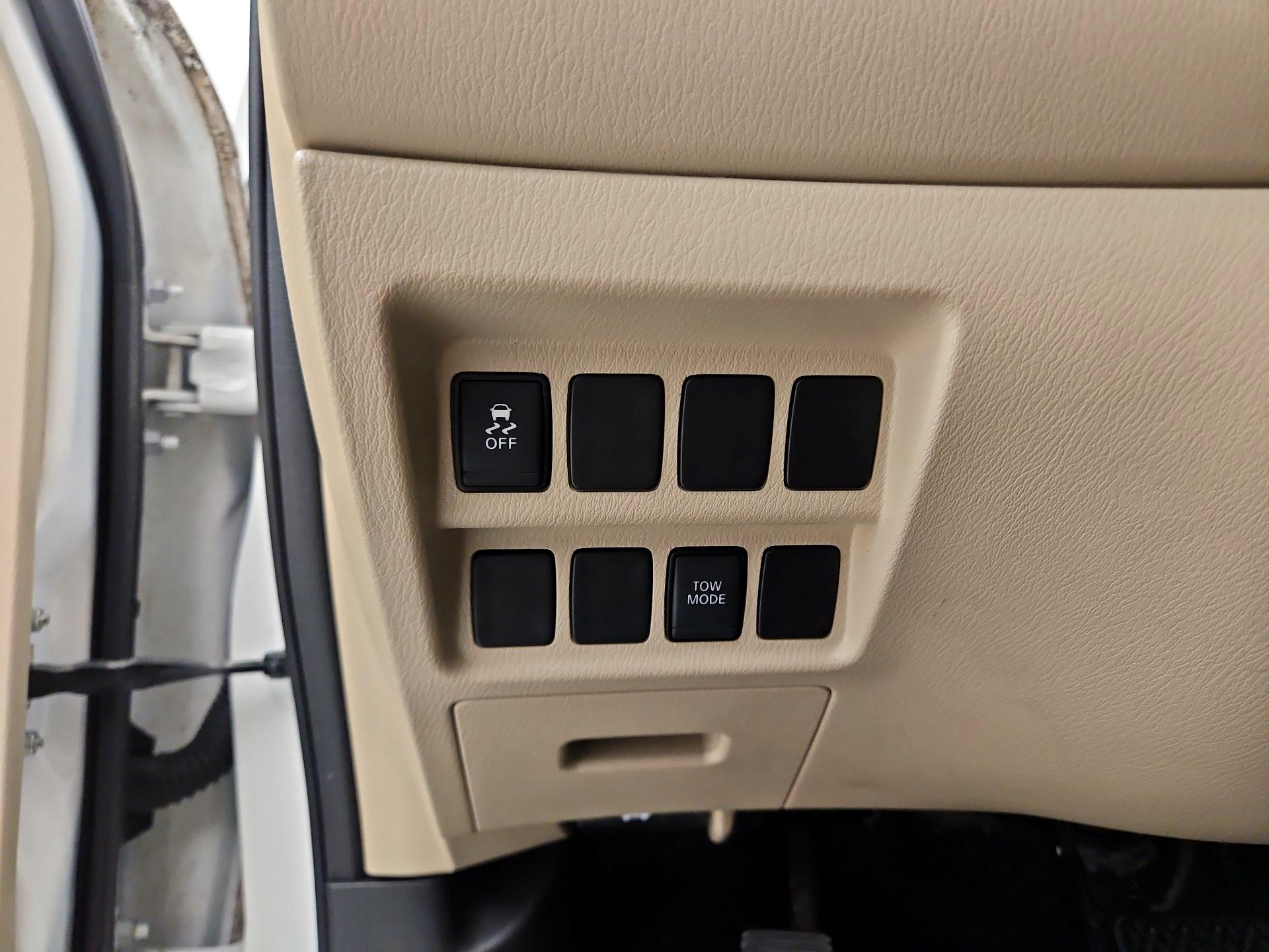 Thumbnail: 2017 Nissan Pathfinder - 13