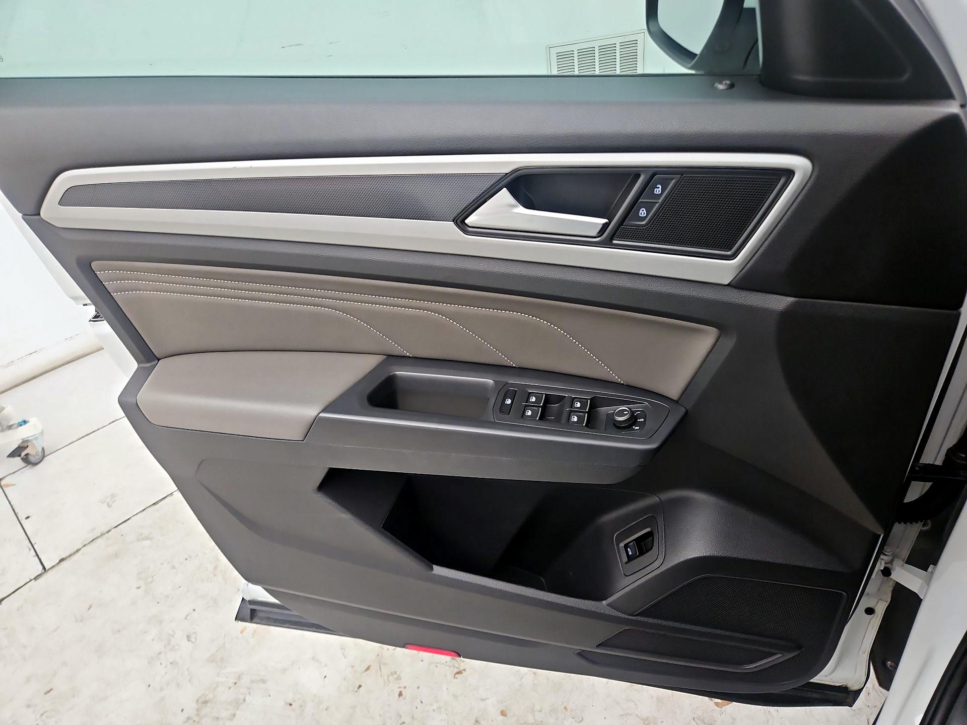 Thumbnail: 2021 Volkswagen Atlas - 10