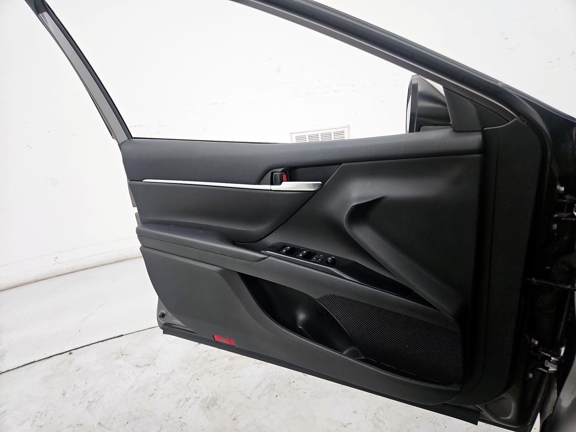 Thumbnail: 2020 Toyota Camry - 12