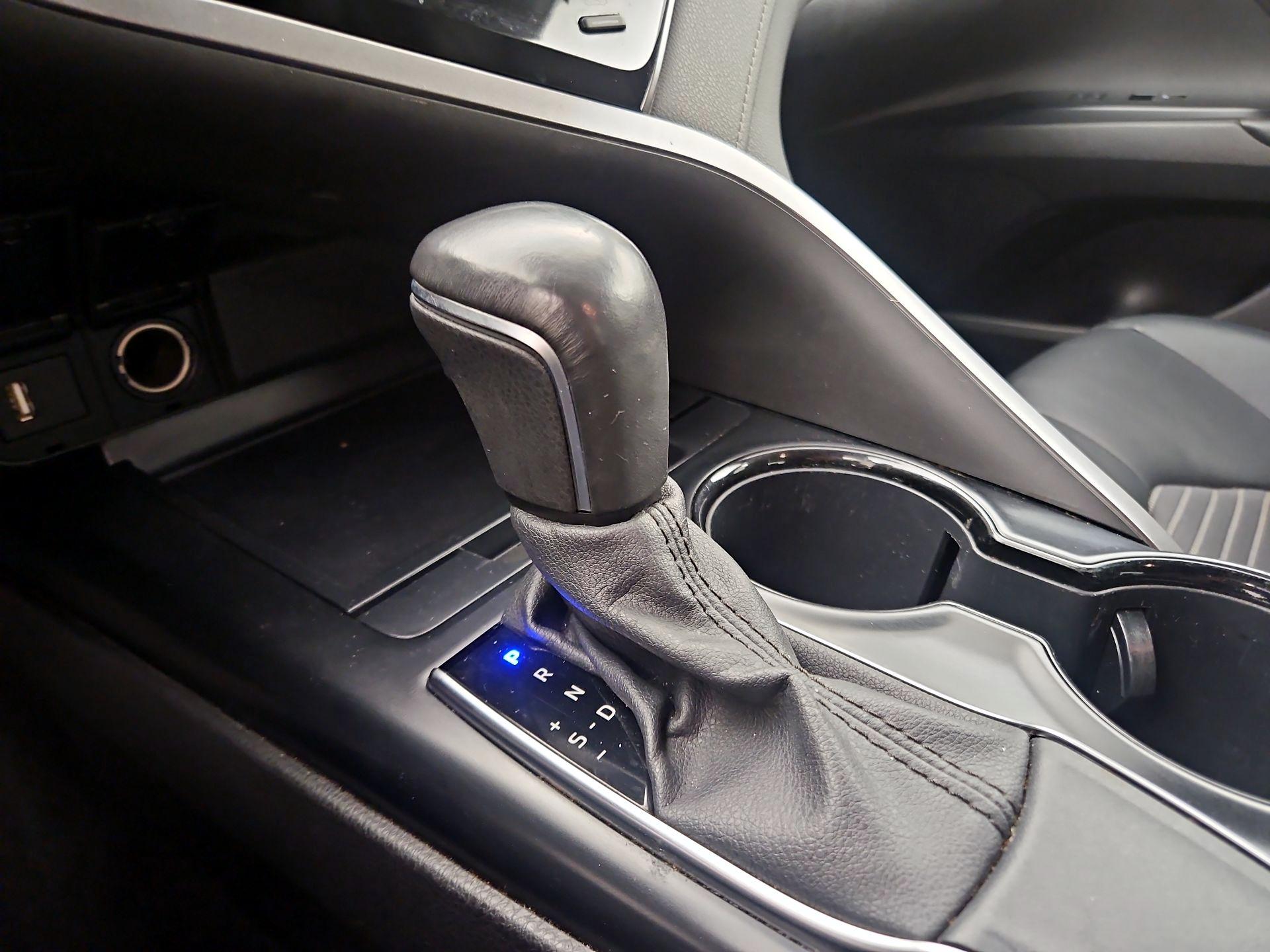 Thumbnail: 2020 Toyota Camry - 17