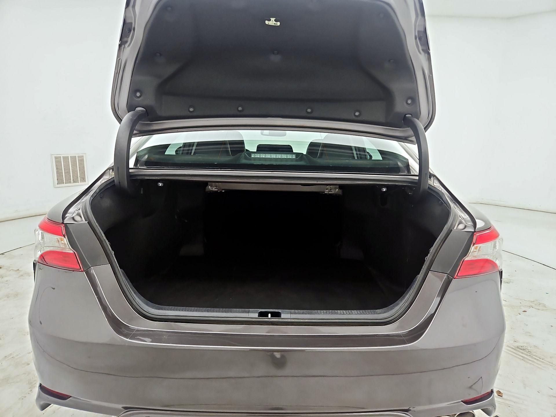 Thumbnail: 2020 Toyota Camry - 20