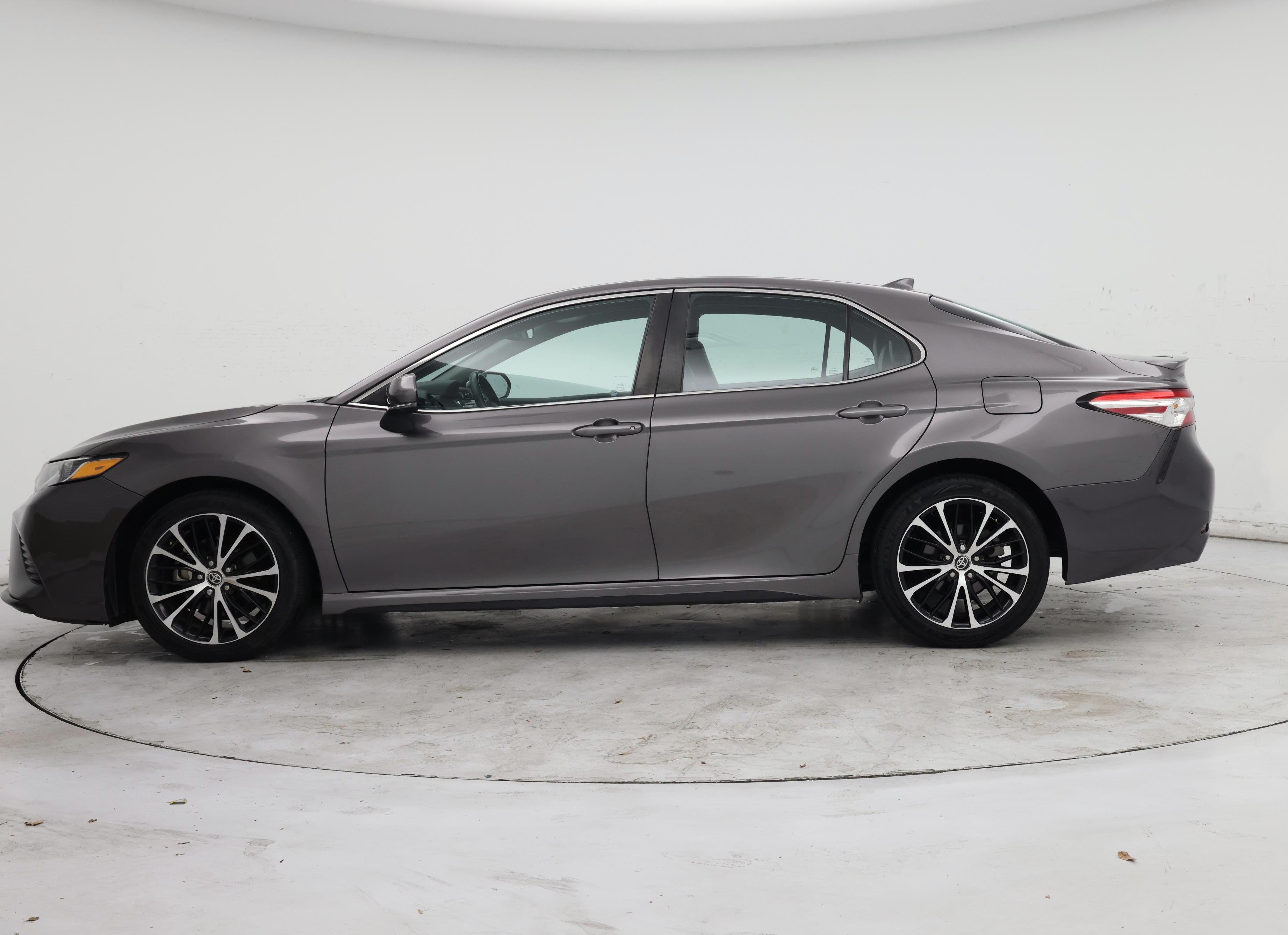 Thumbnail: 2020 Toyota Camry - 3