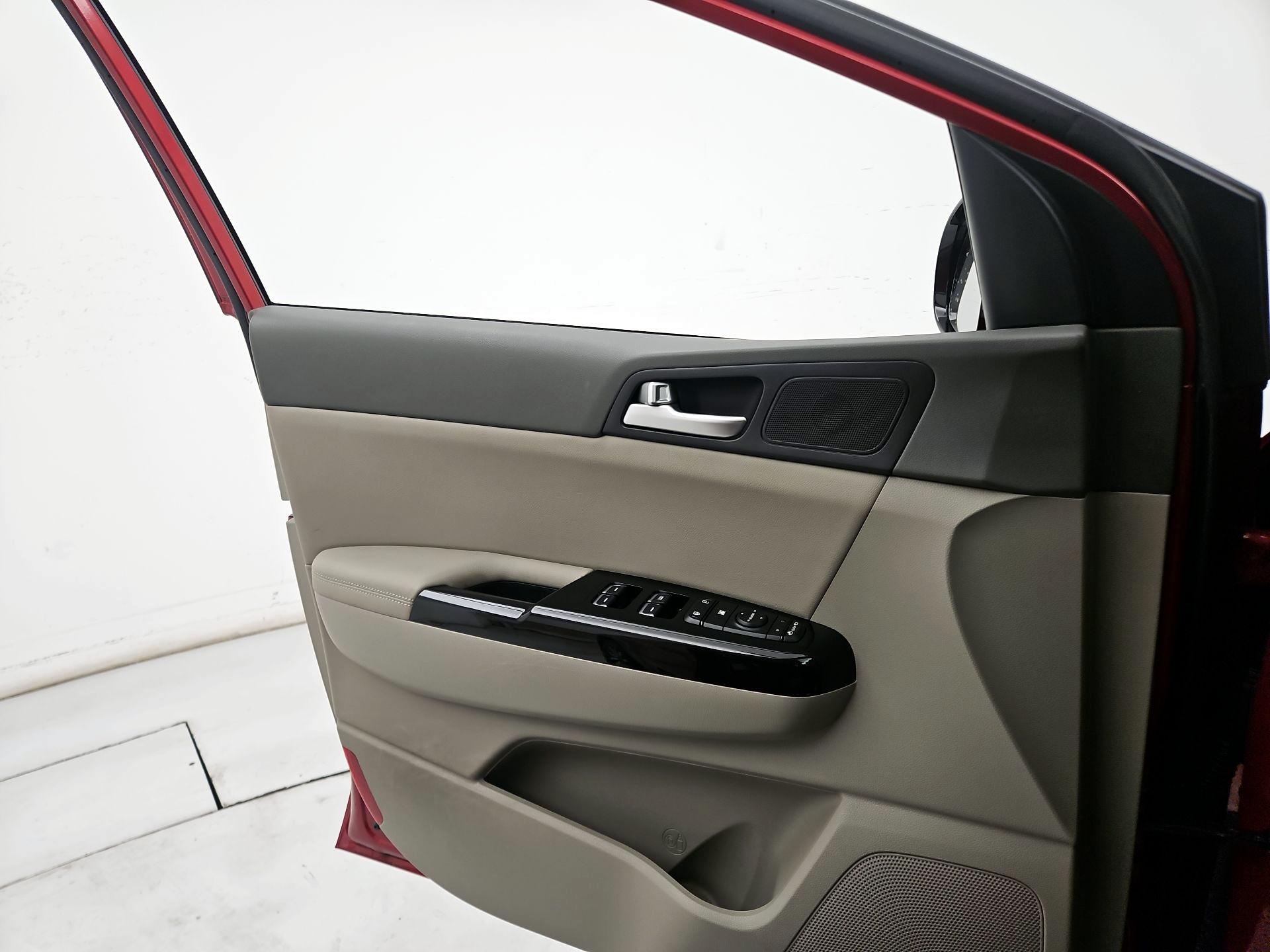 Thumbnail: 2019 Kia Sportage - 12