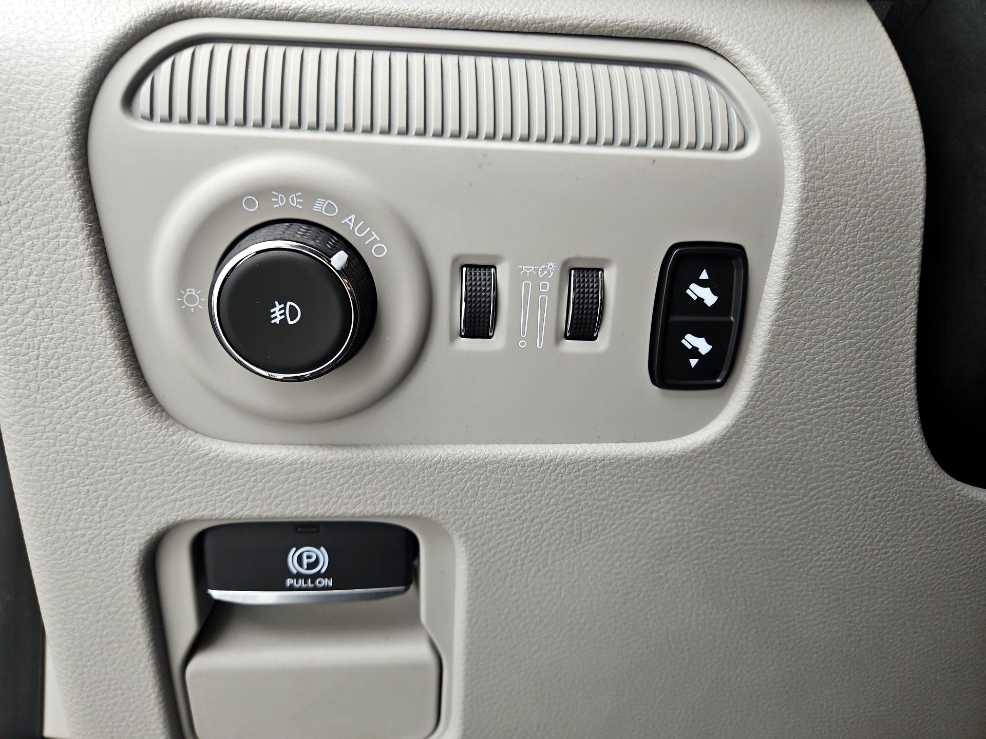 Thumbnail: 2022 Jeep Wagoneer - 13