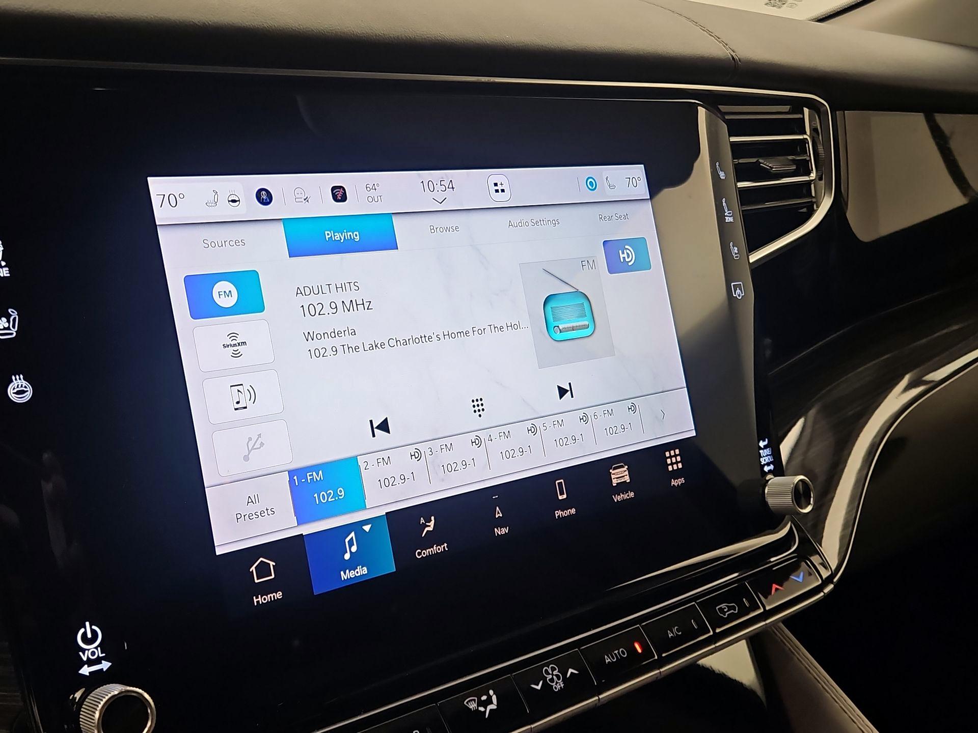 Thumbnail: 2022 Jeep Wagoneer - 16