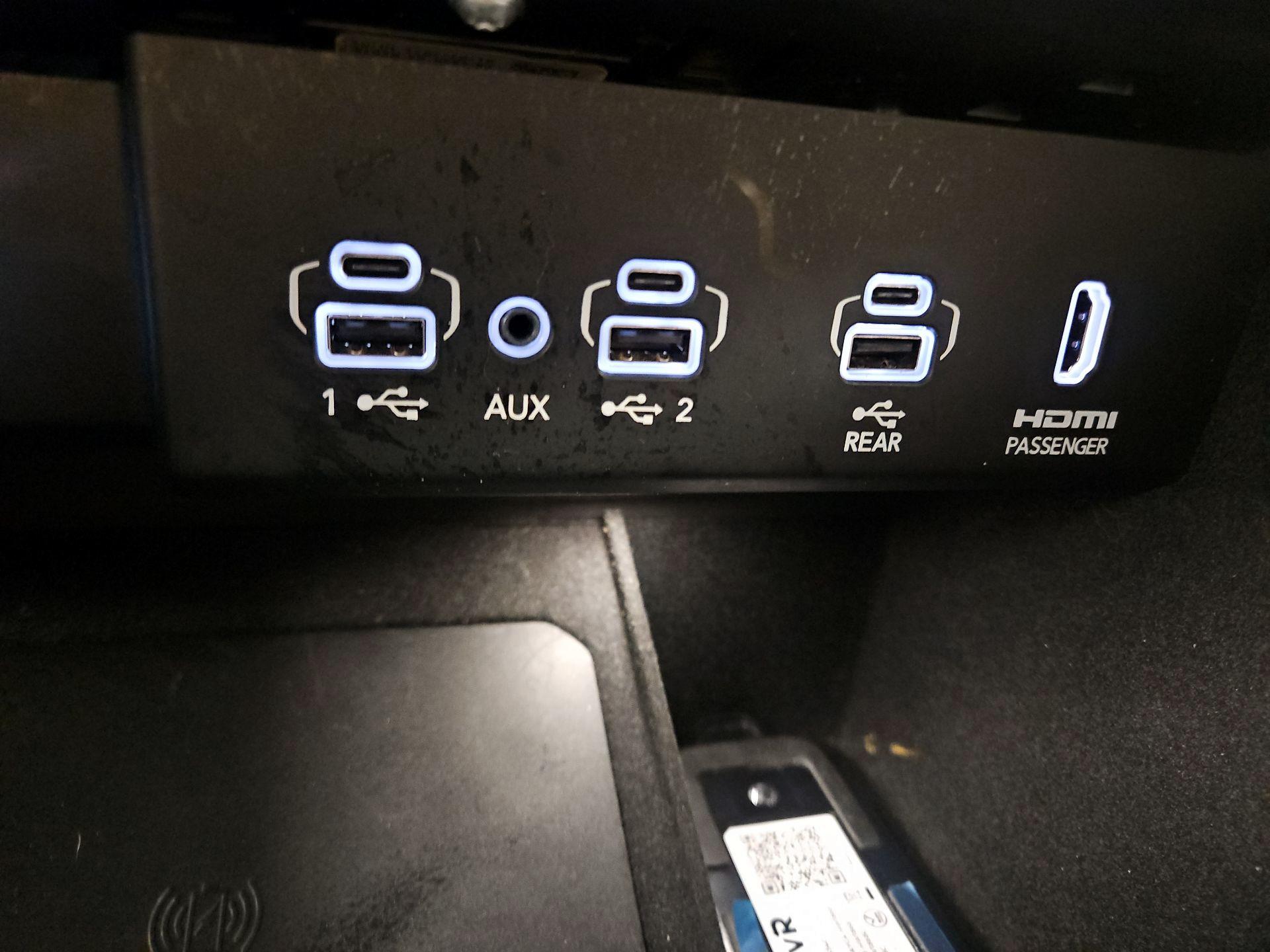 Thumbnail: 2022 Jeep Wagoneer - 19