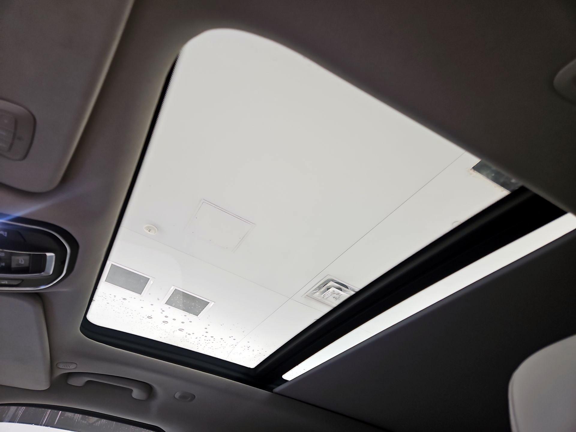 Thumbnail: 2022 Jeep Wagoneer - 20