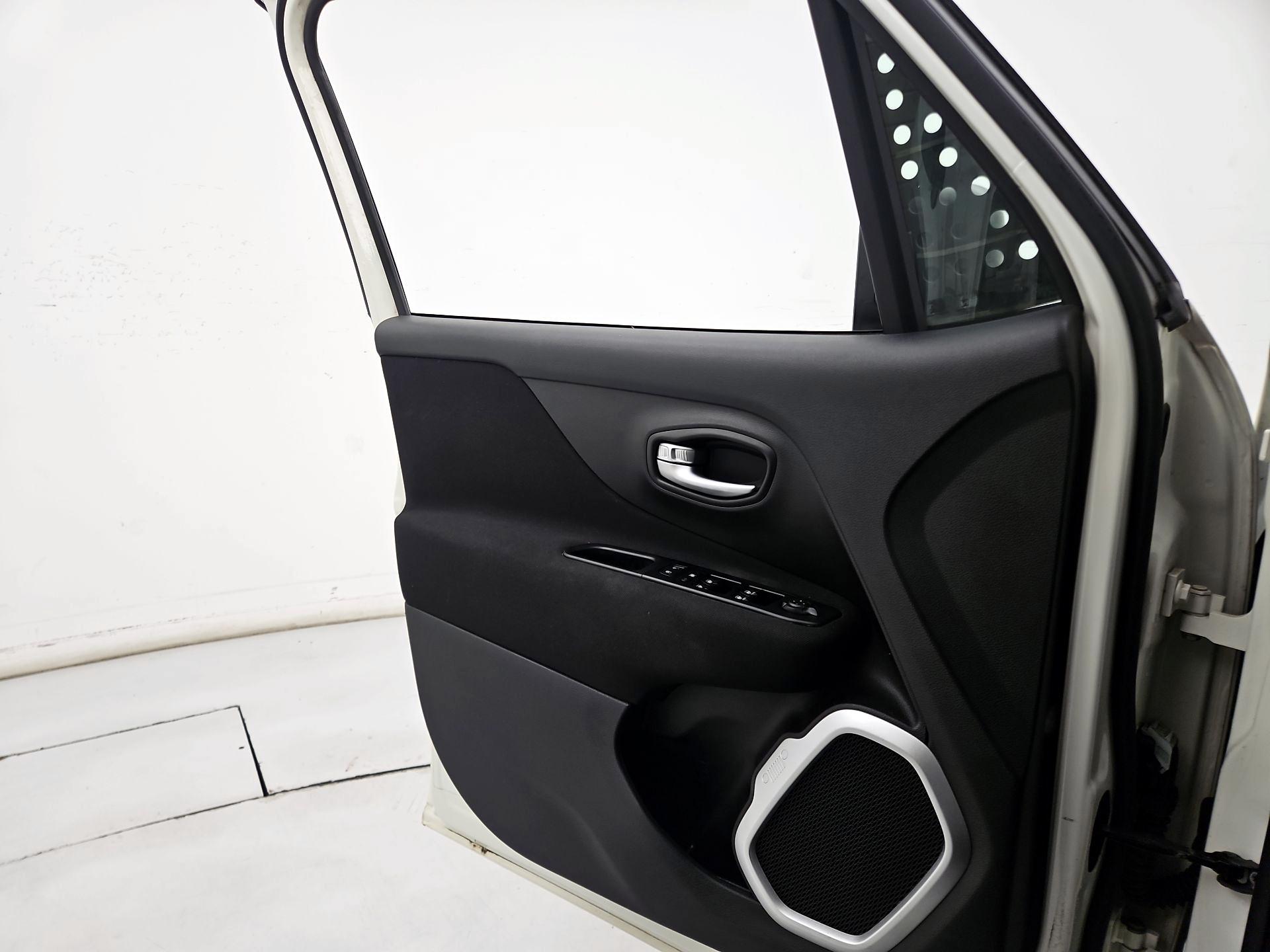 Thumbnail: 2020 Jeep Renegade - 12