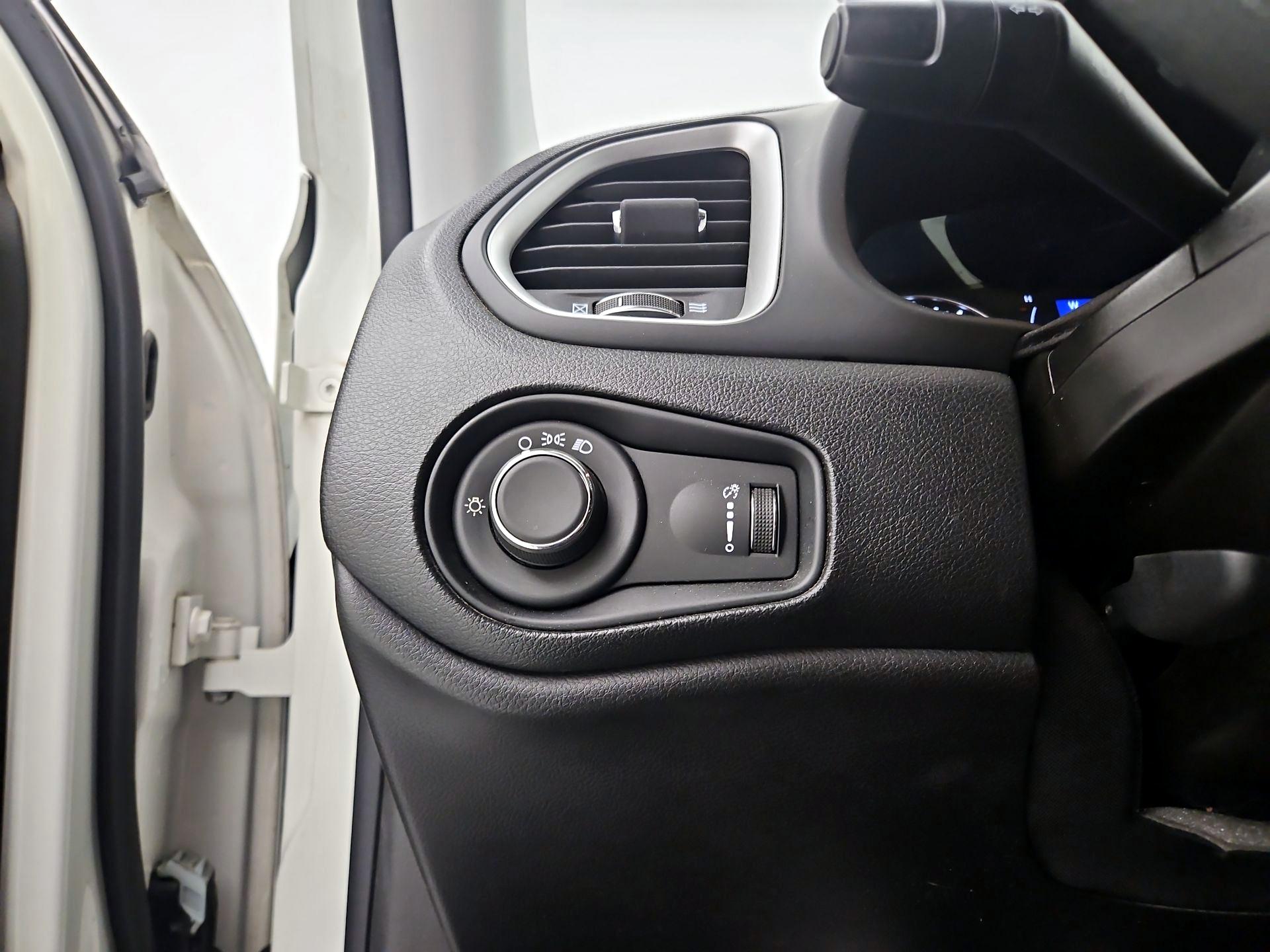 Thumbnail: 2020 Jeep Renegade - 13