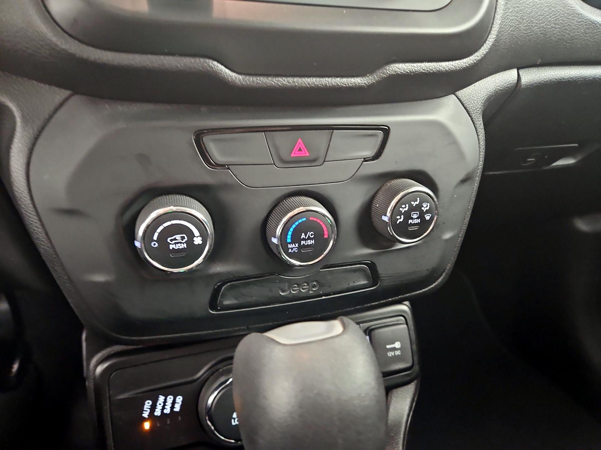 Thumbnail: 2020 Jeep Renegade - 17