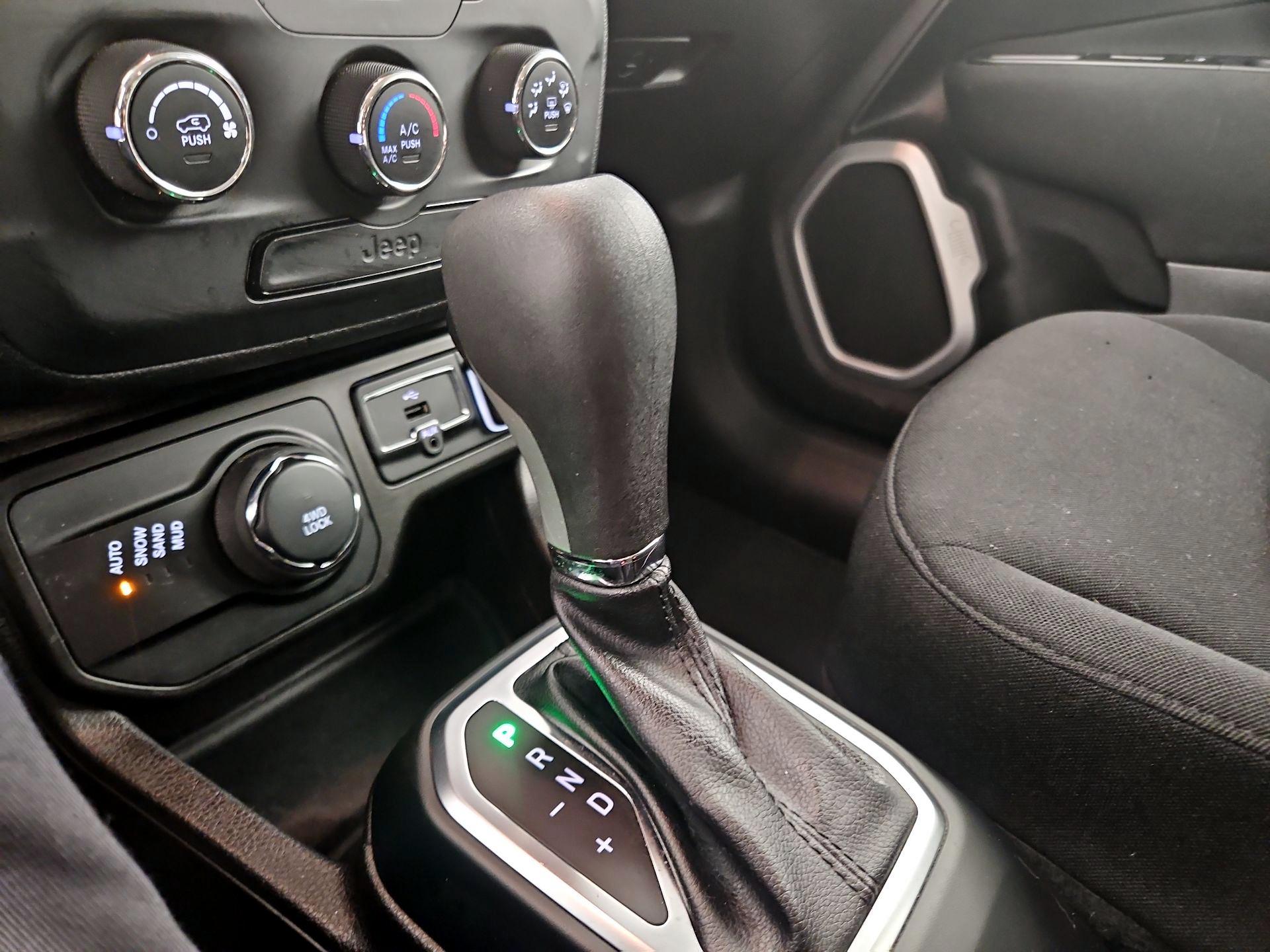 Thumbnail: 2020 Jeep Renegade - 18