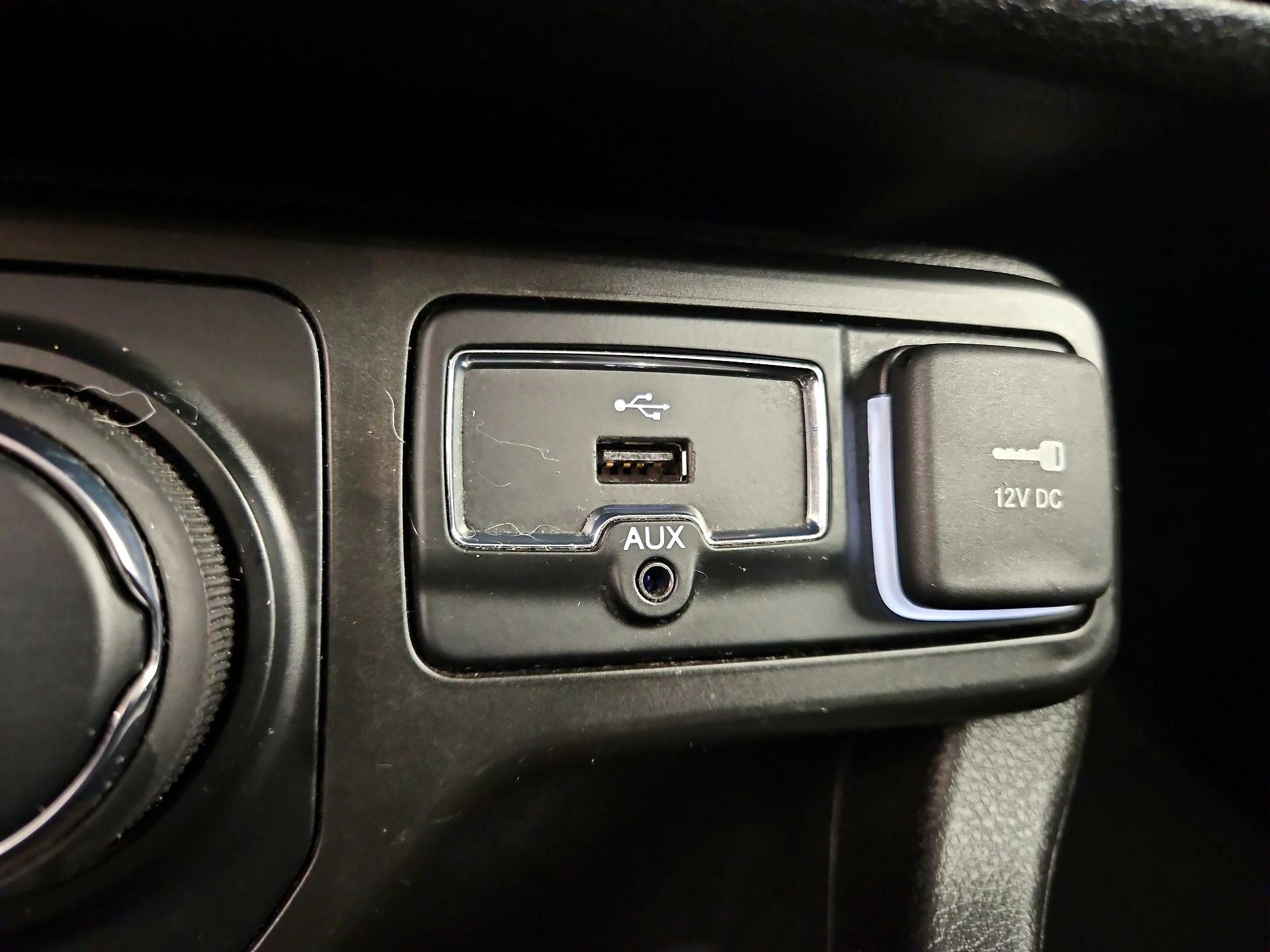 Thumbnail: 2020 Jeep Renegade - 19