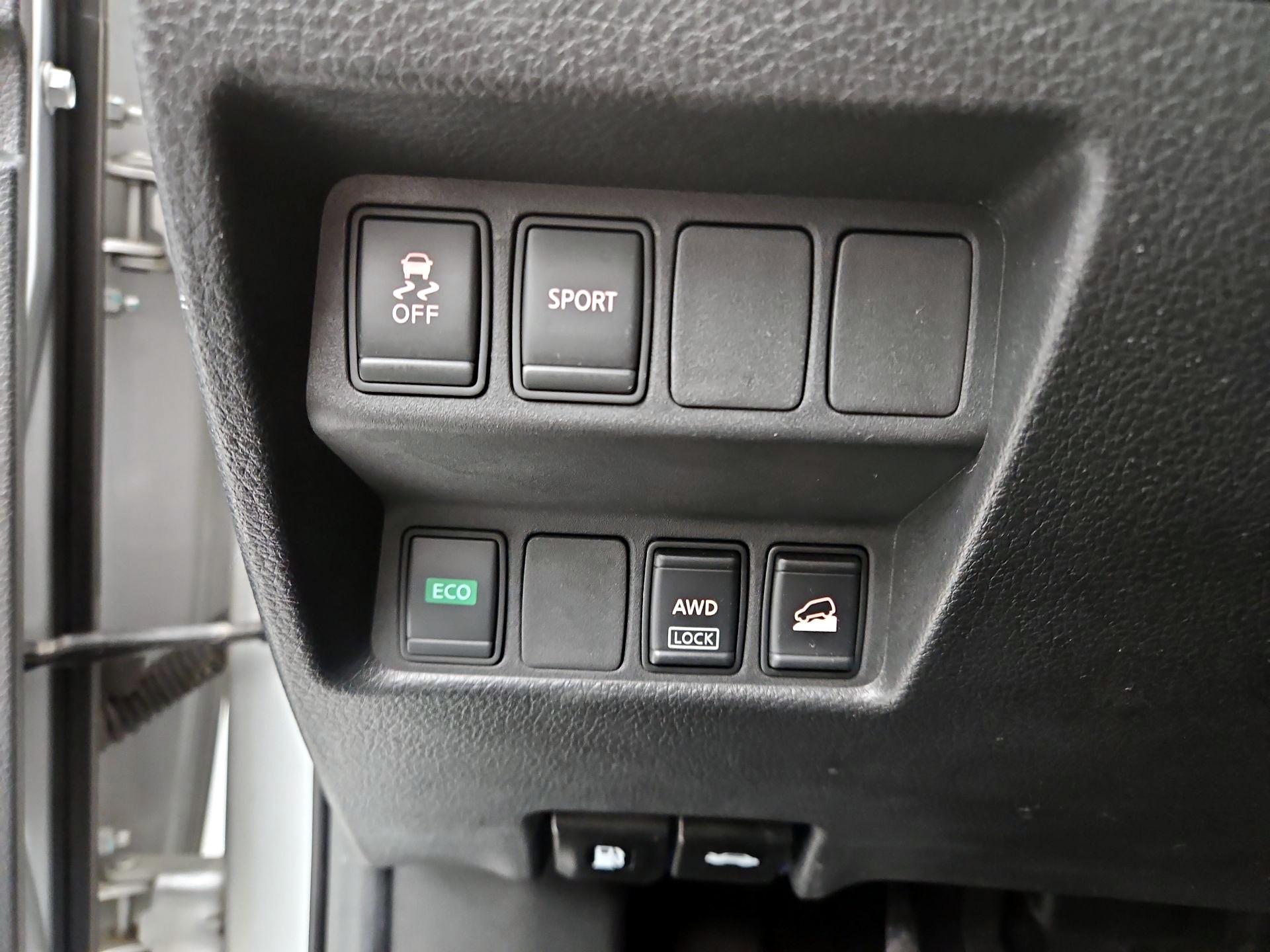 Thumbnail: 2015 Nissan Rogue - 13