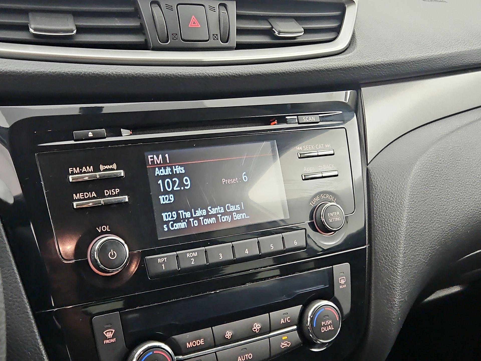 Thumbnail: 2015 Nissan Rogue - 15