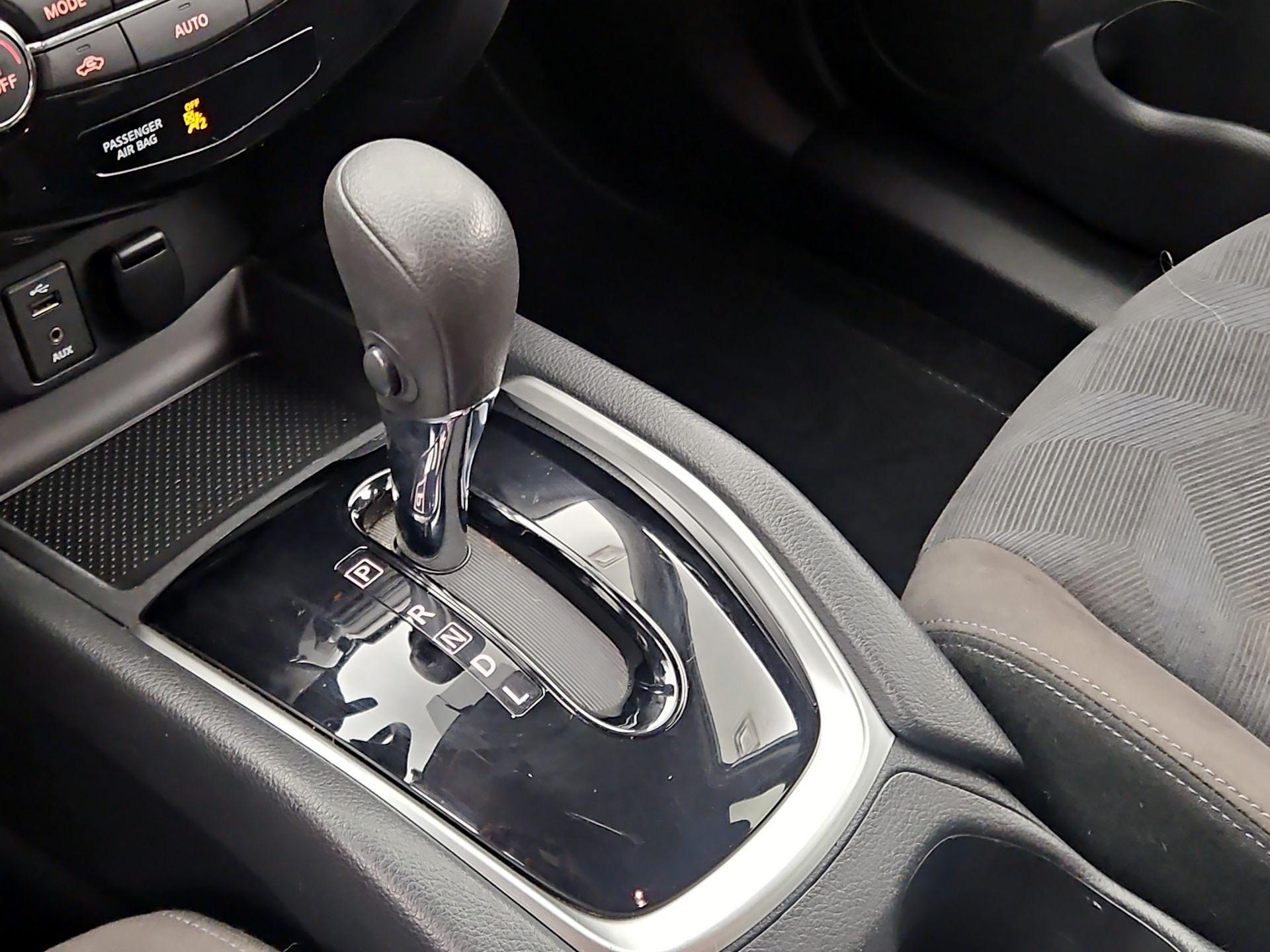 Thumbnail: 2015 Nissan Rogue - 17