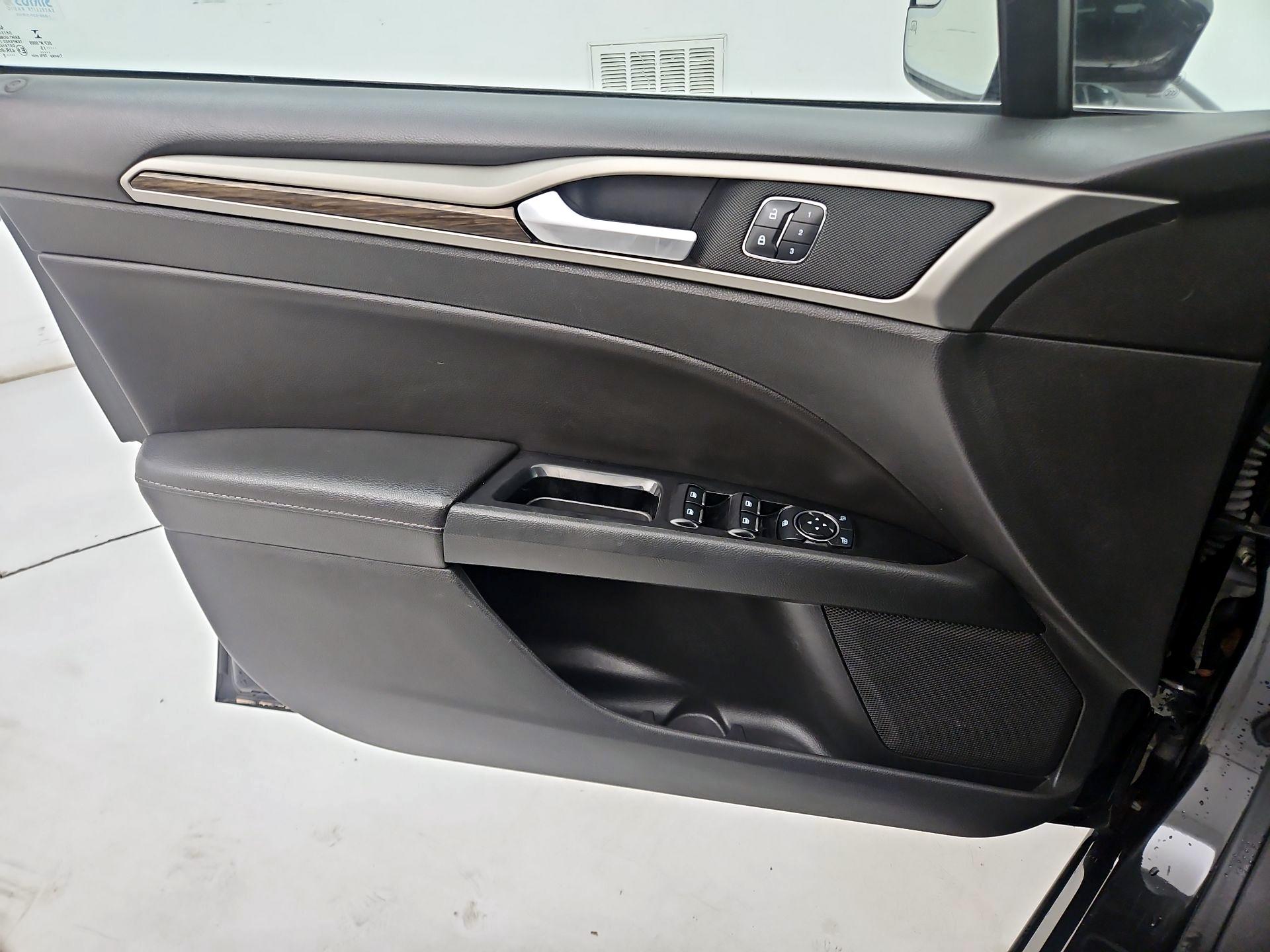 Thumbnail: 2015 Ford Fusion - 12