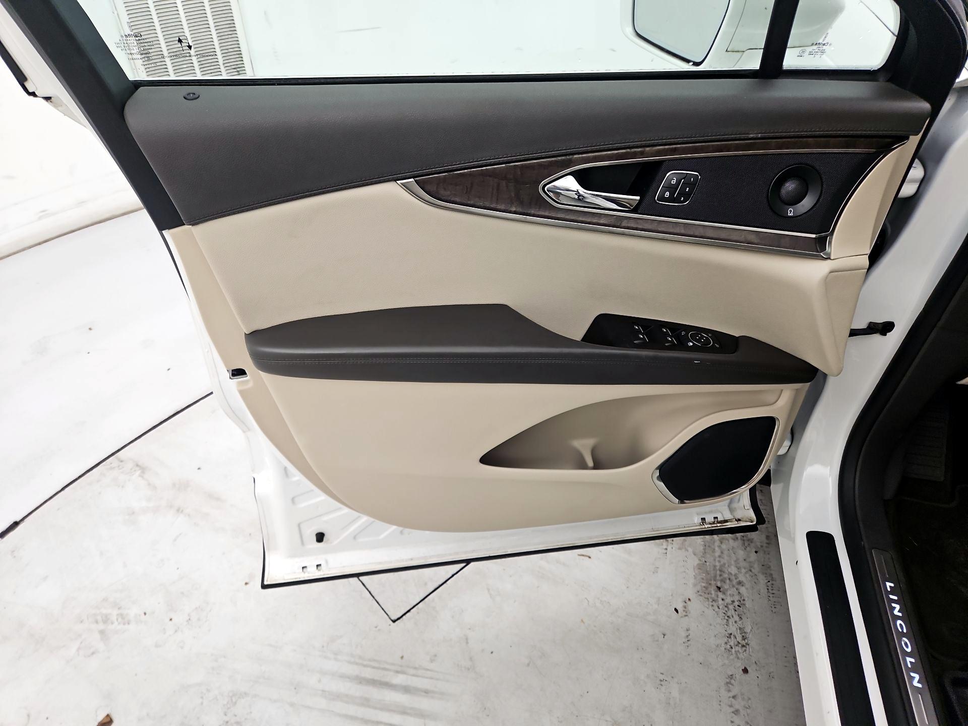 Thumbnail: 2020 Lincoln Nautilus - 12