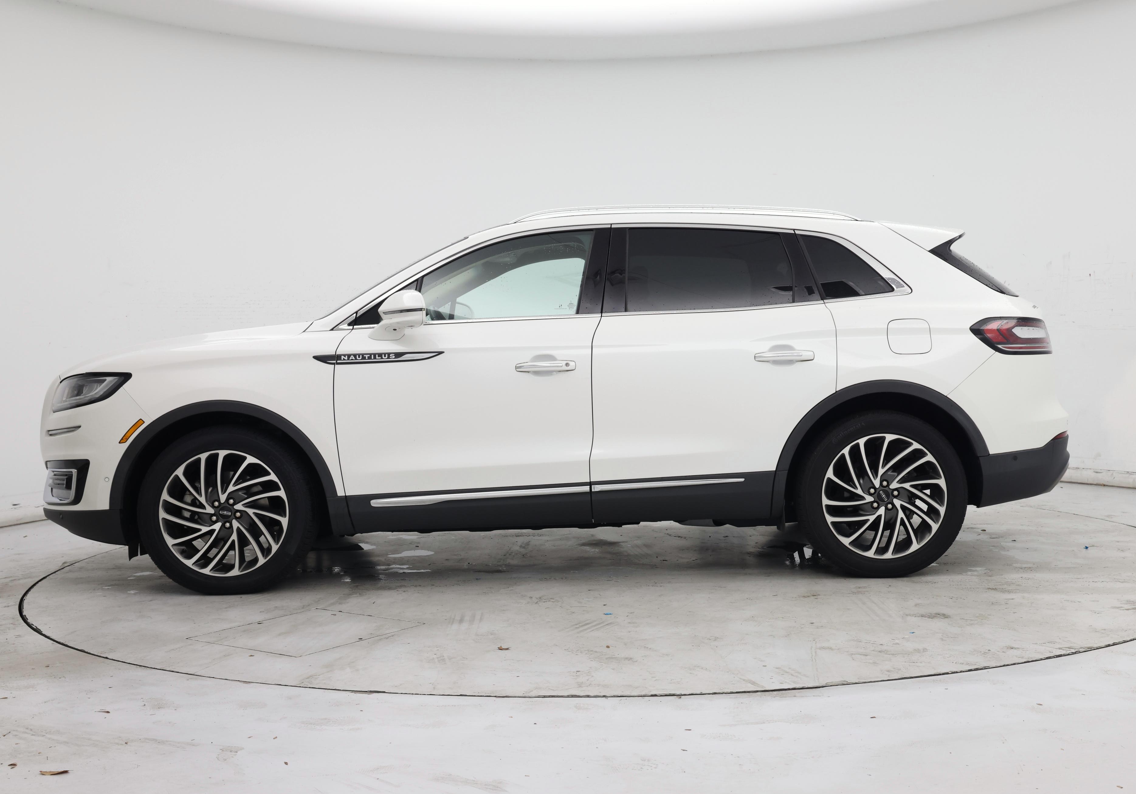 Thumbnail: 2020 Lincoln Nautilus - 3