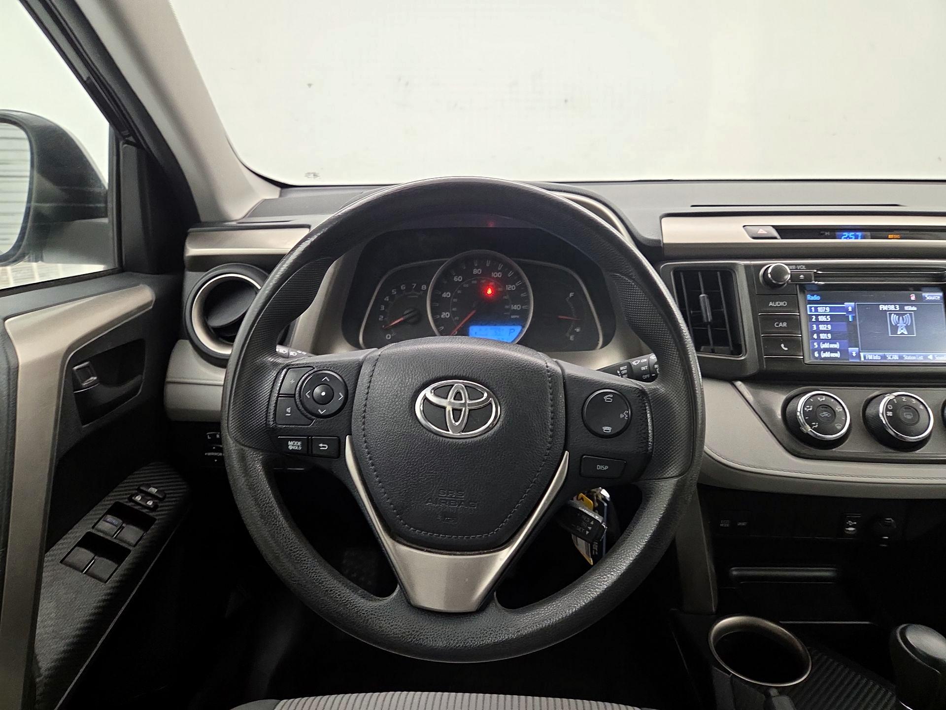 Thumbnail: 2015 Toyota RAV4 - 10