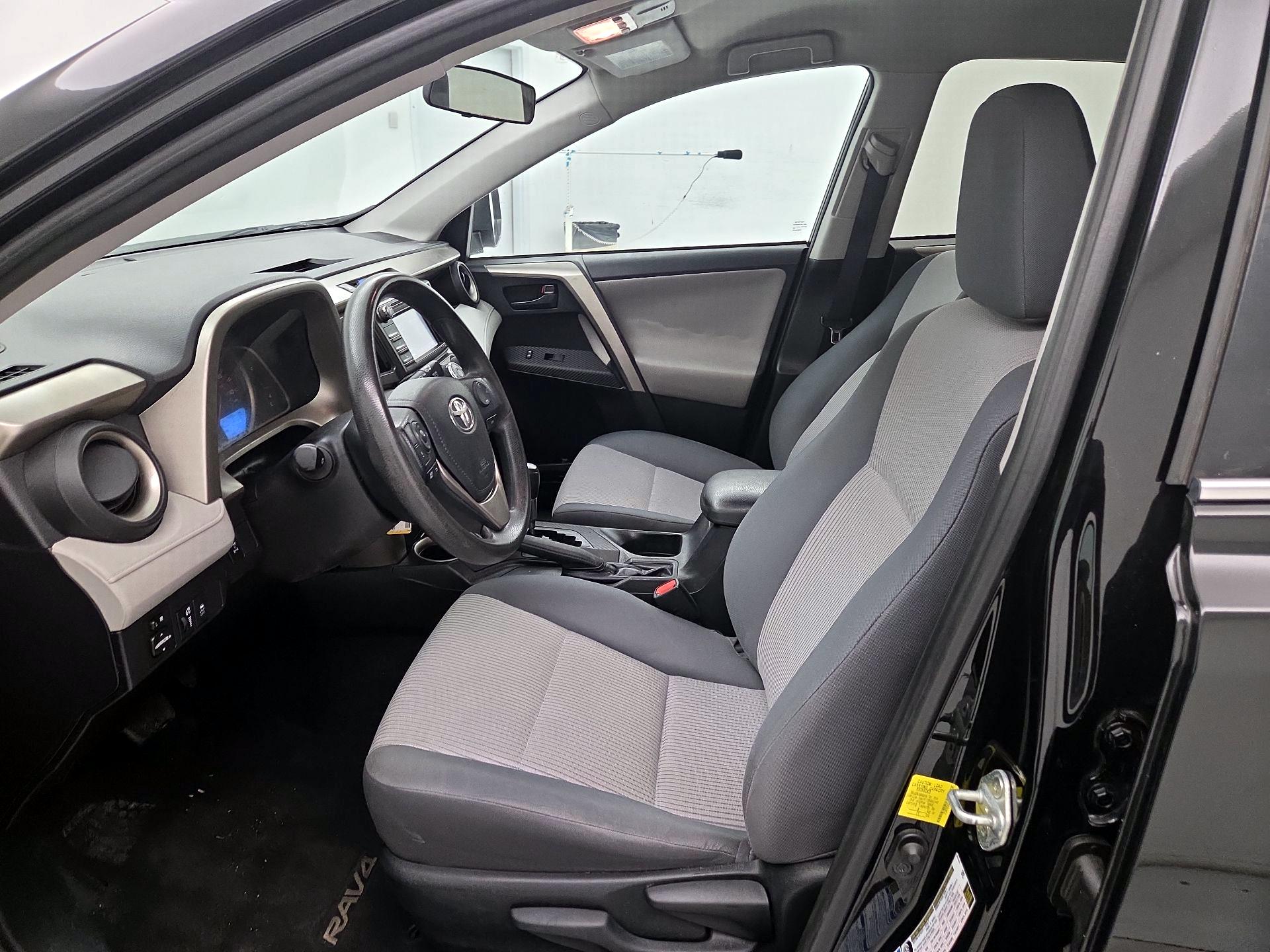 Thumbnail: 2015 Toyota RAV4 - 11