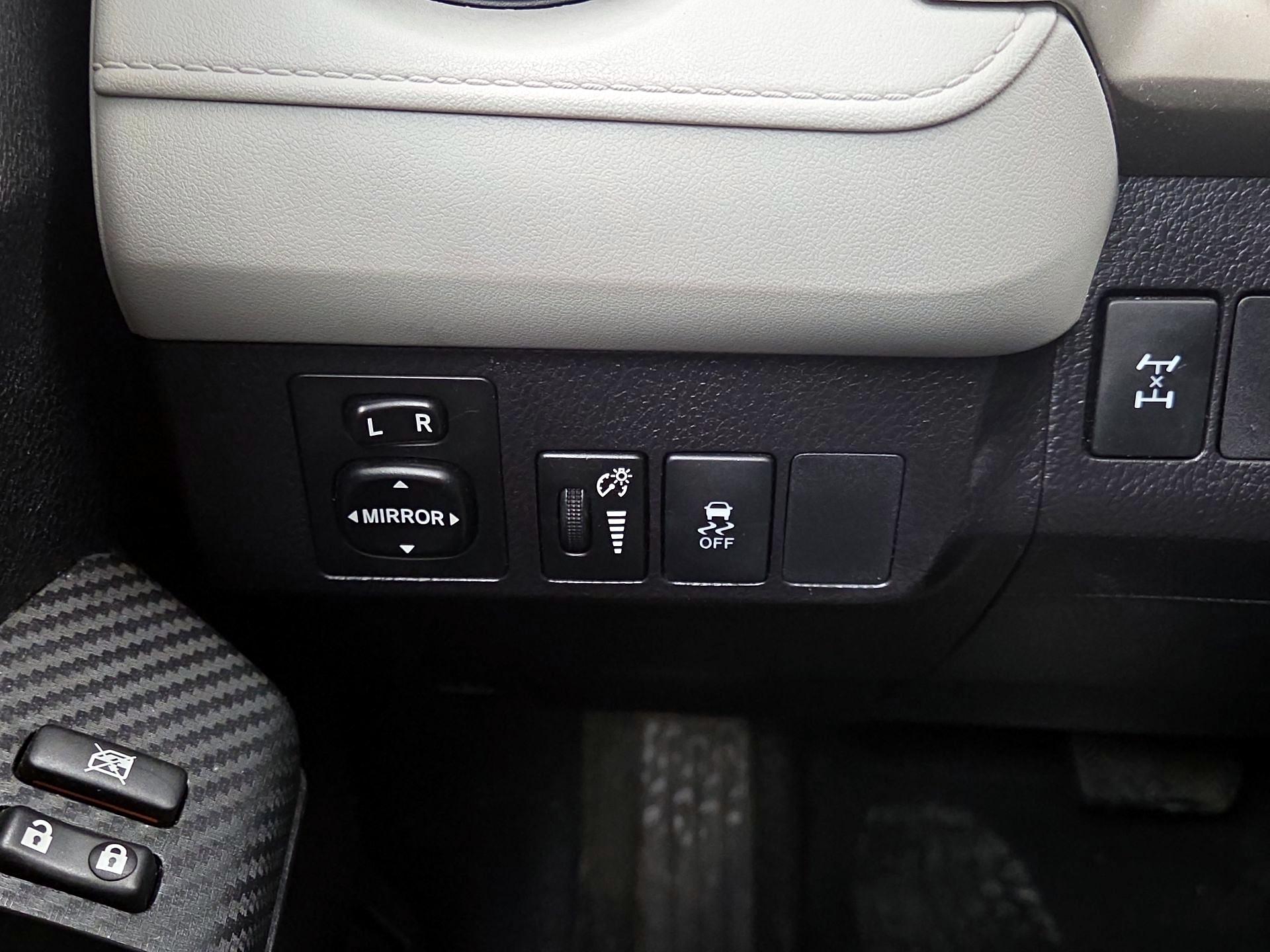 Thumbnail: 2015 Toyota RAV4 - 13