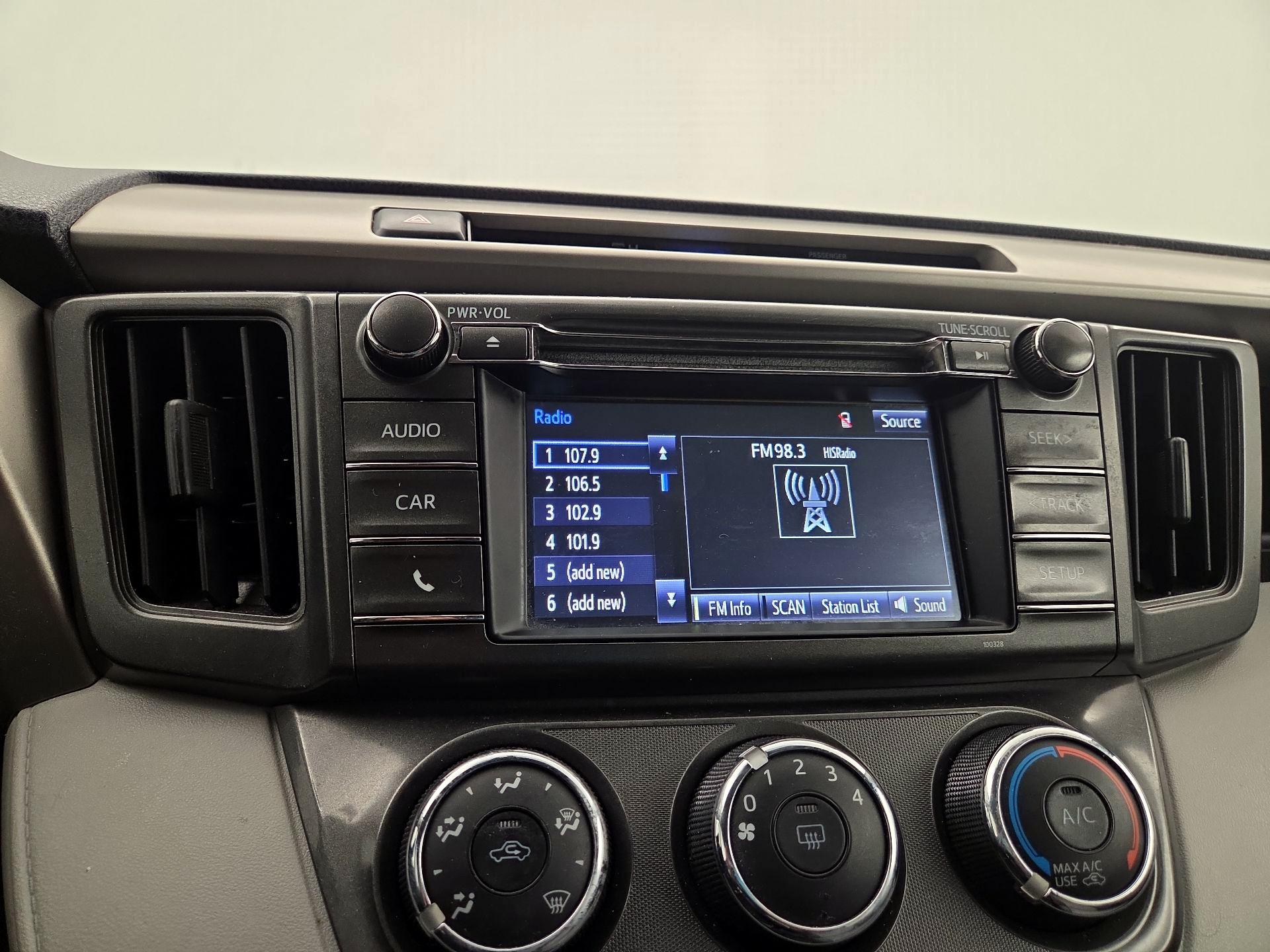 Thumbnail: 2015 Toyota RAV4 - 15