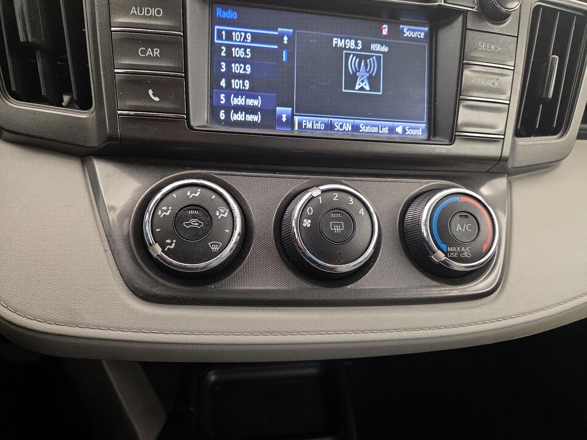 Thumbnail: 2015 Toyota RAV4 - 16