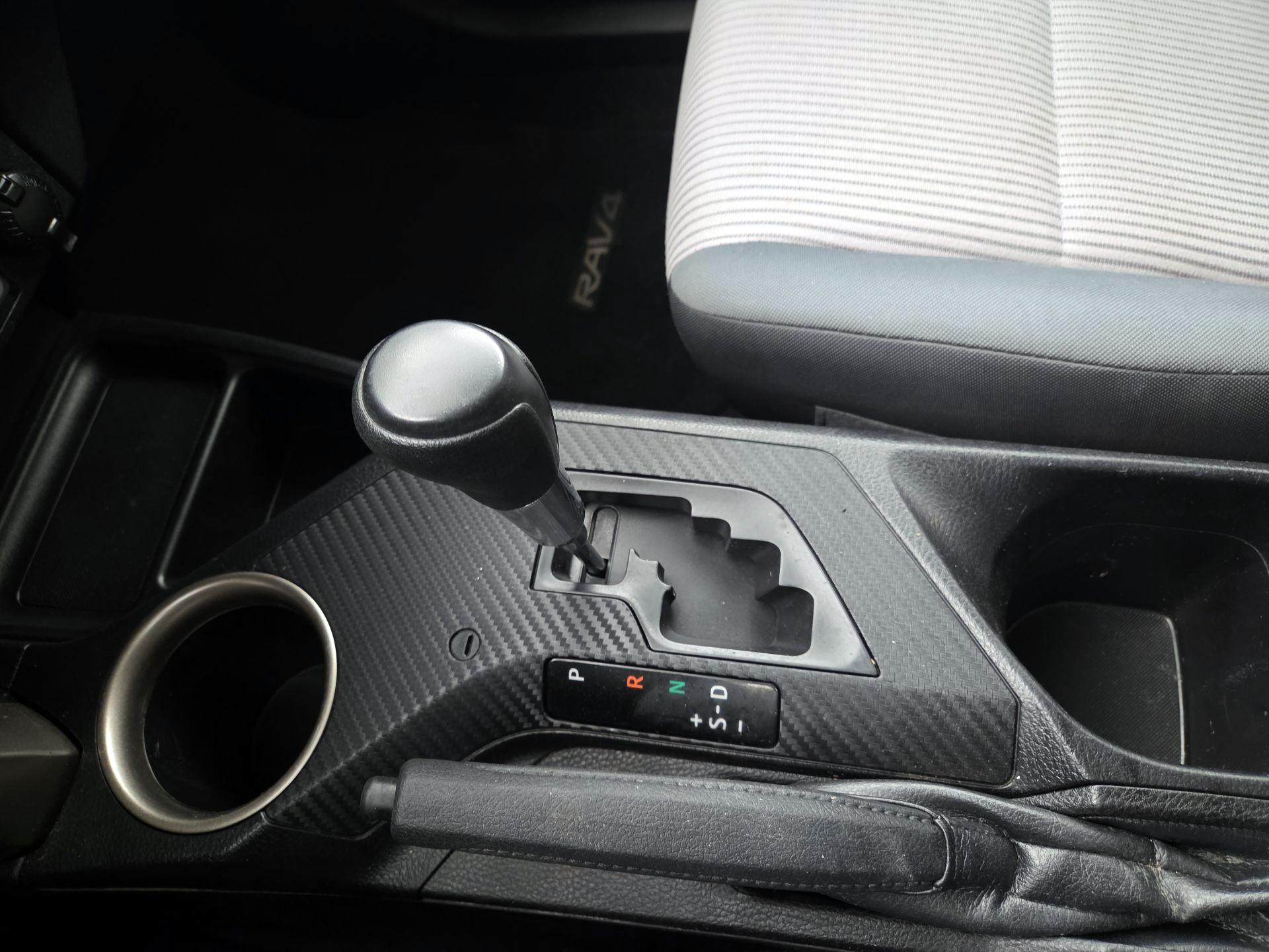 Thumbnail: 2015 Toyota RAV4 - 17