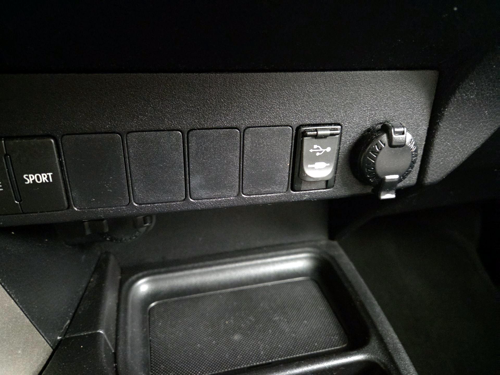 Thumbnail: 2015 Toyota RAV4 - 18