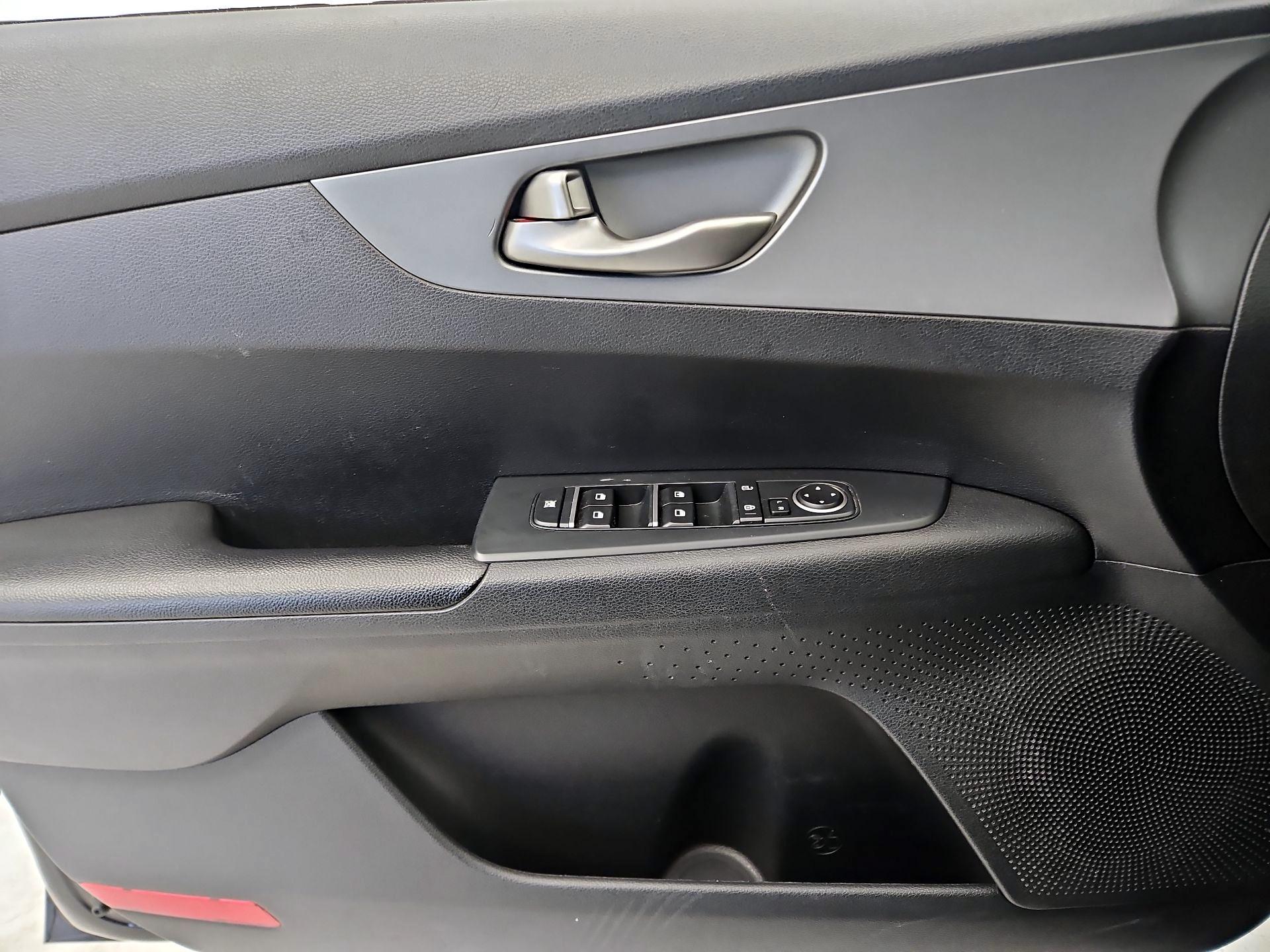 Thumbnail: 2020 Kia Forte - 12