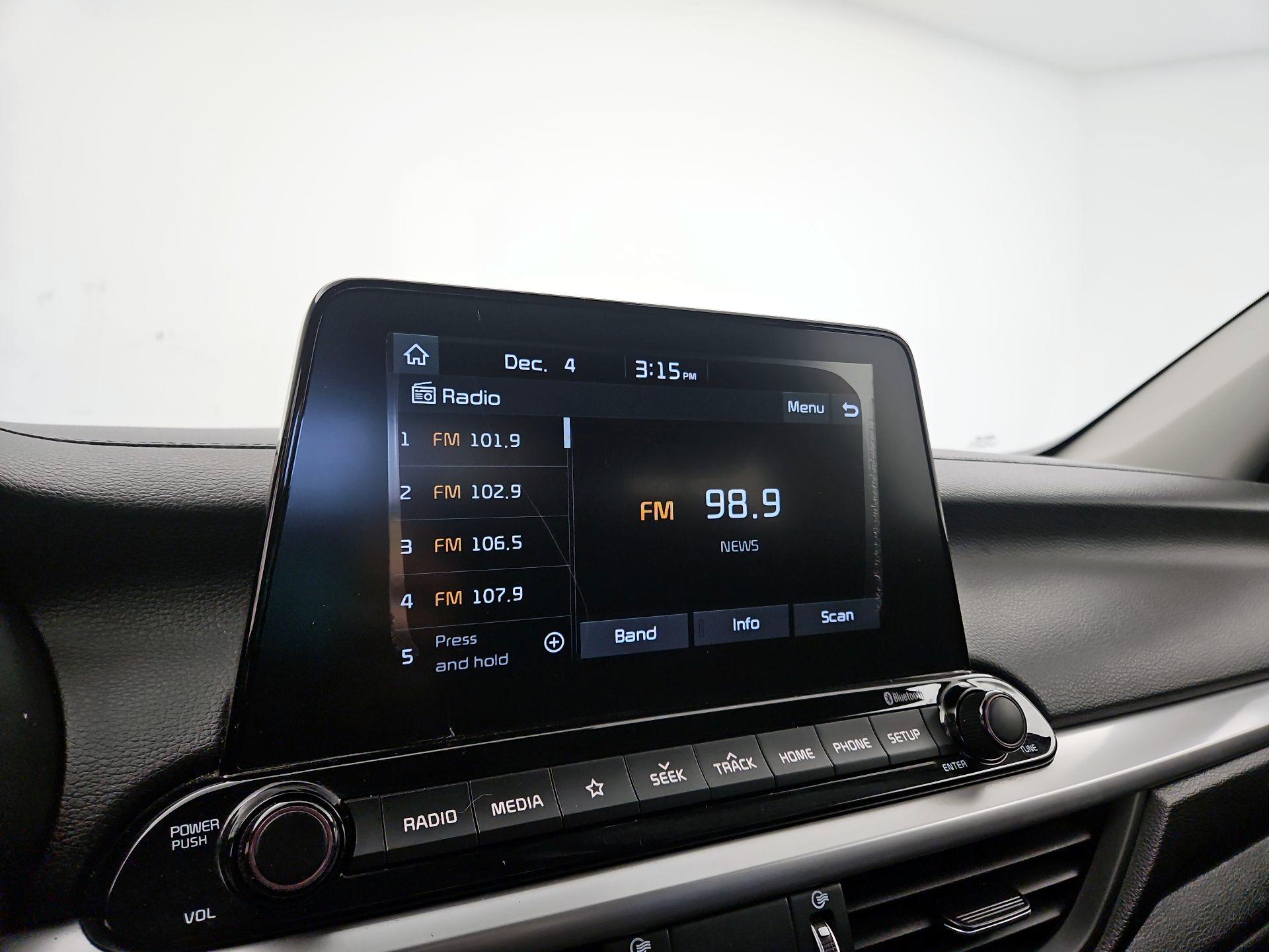 Thumbnail: 2020 Kia Forte - 15