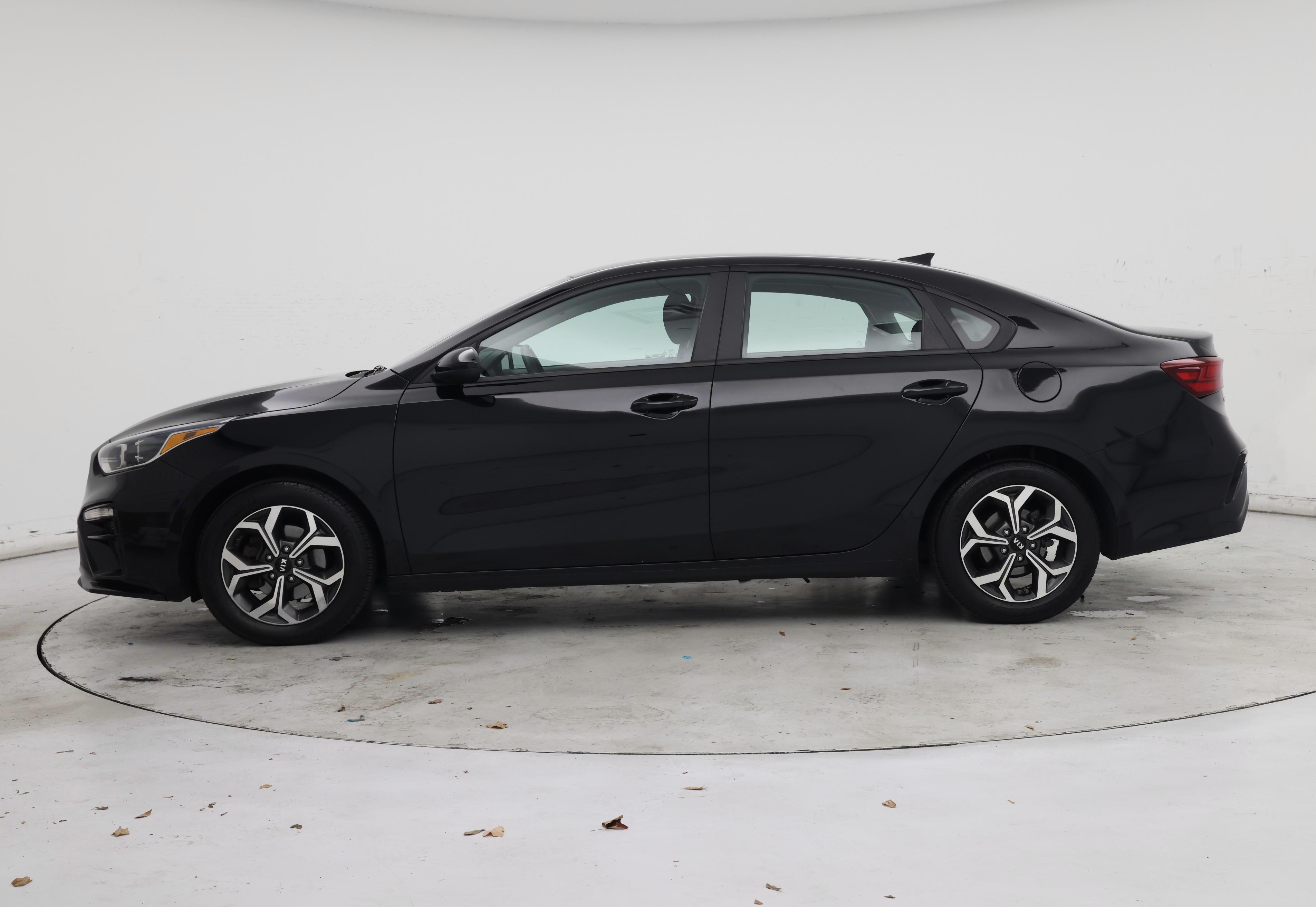 Thumbnail: 2020 Kia Forte - 3