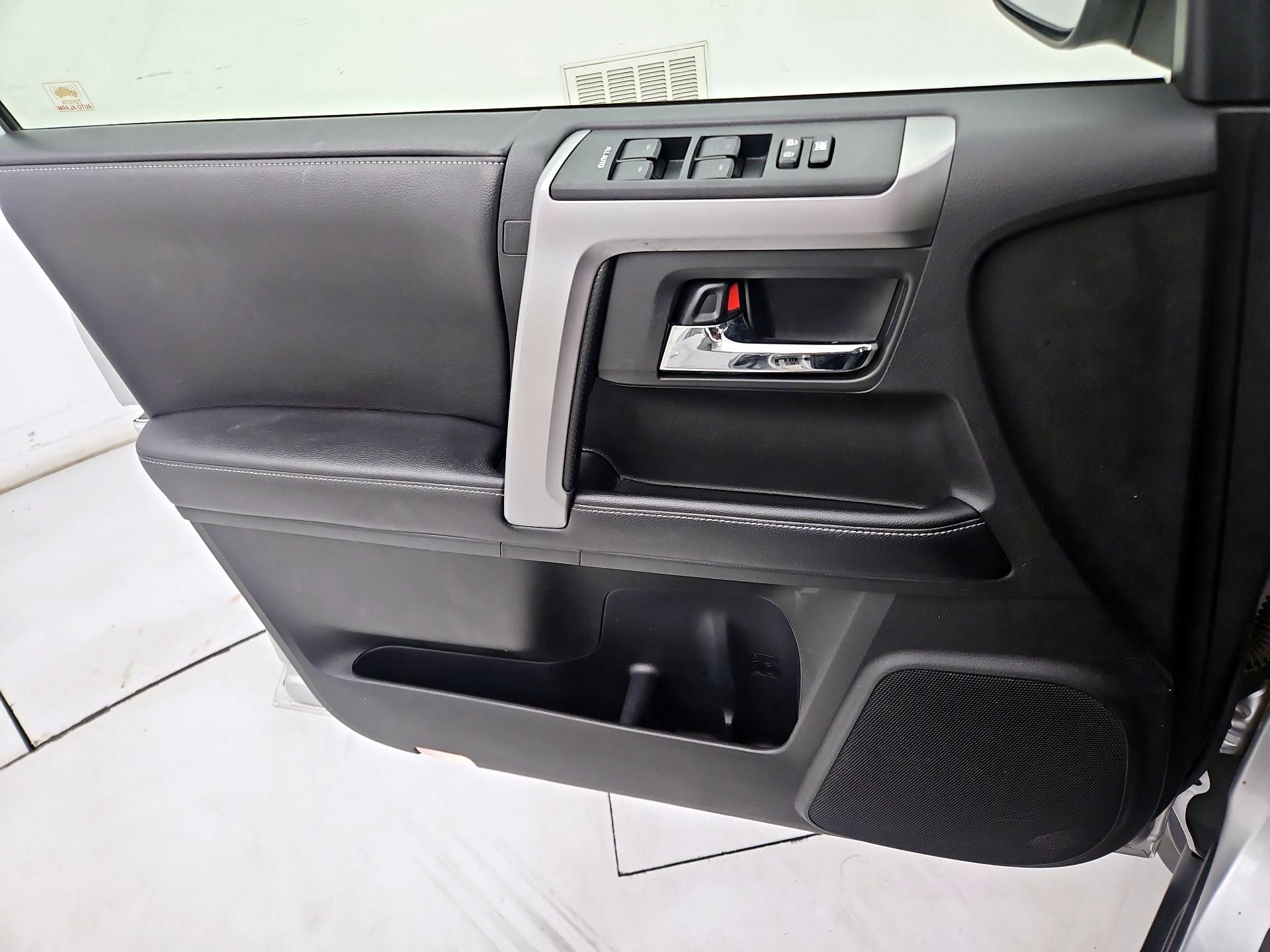 Thumbnail: 2017 Toyota 4Runner - 12