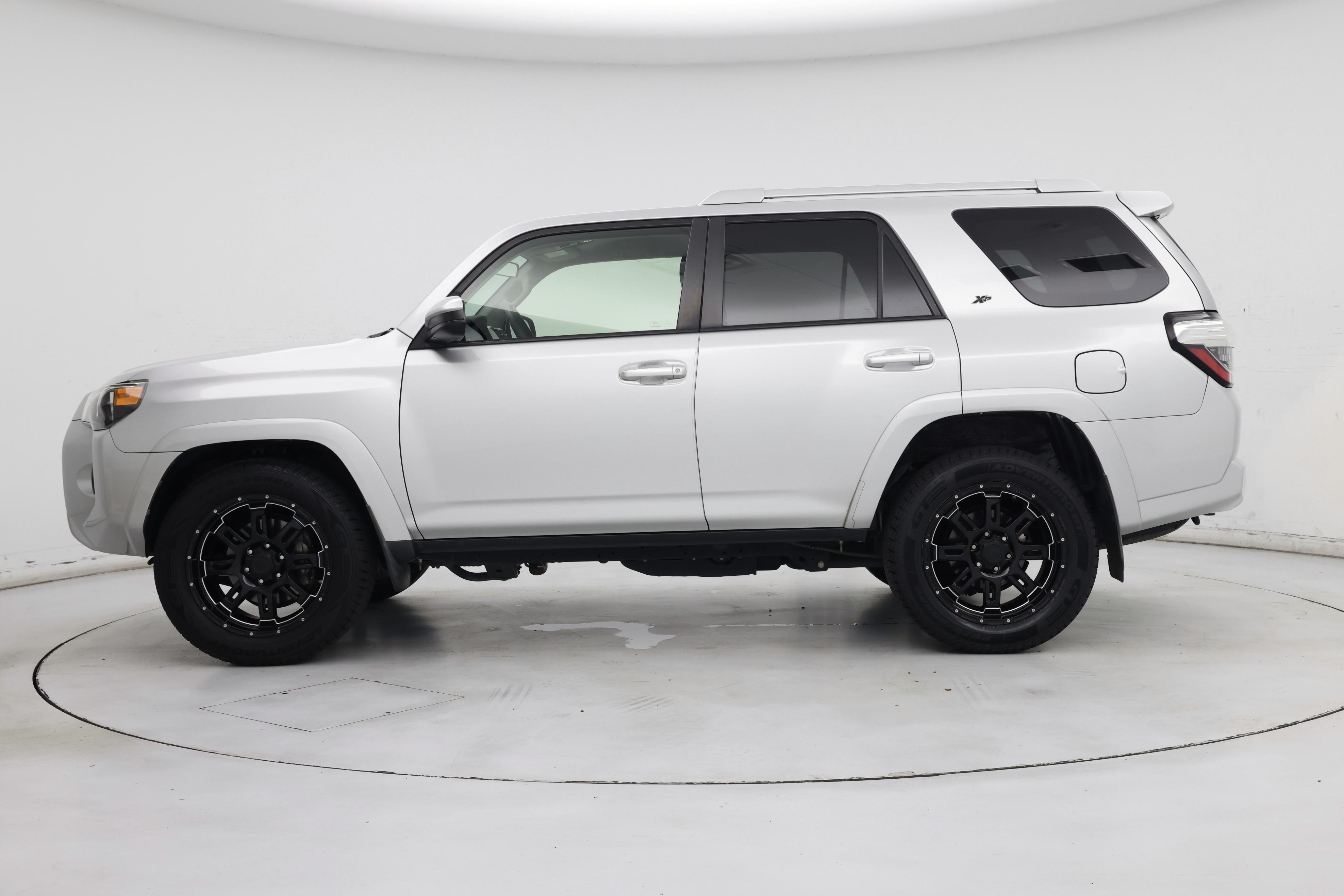 Thumbnail: 2017 Toyota 4Runner - 3