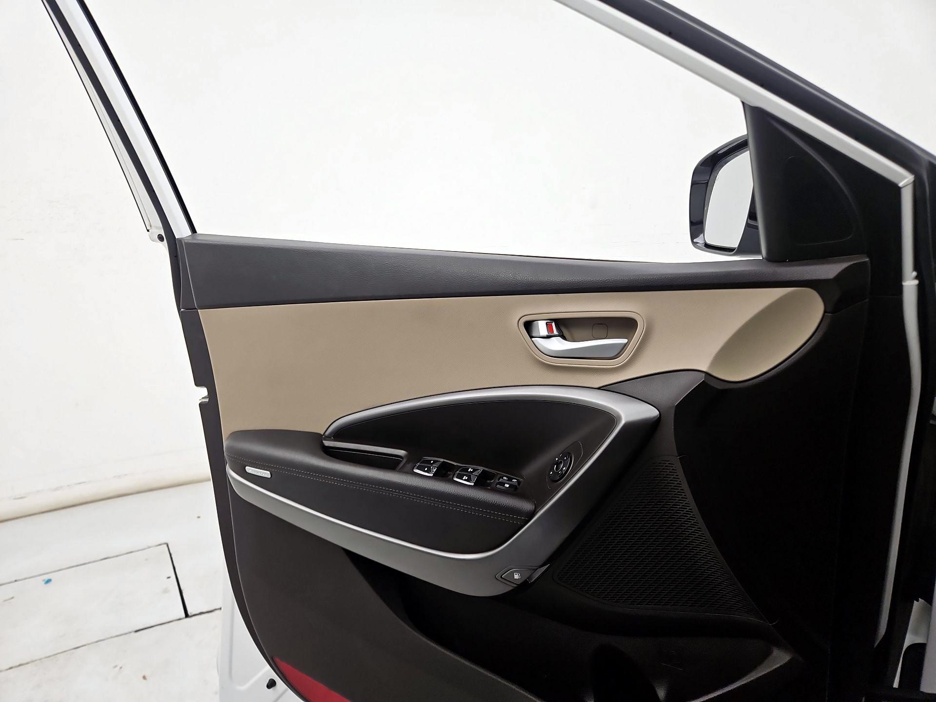 Thumbnail: 2017 Hyundai Santa Fe - 12