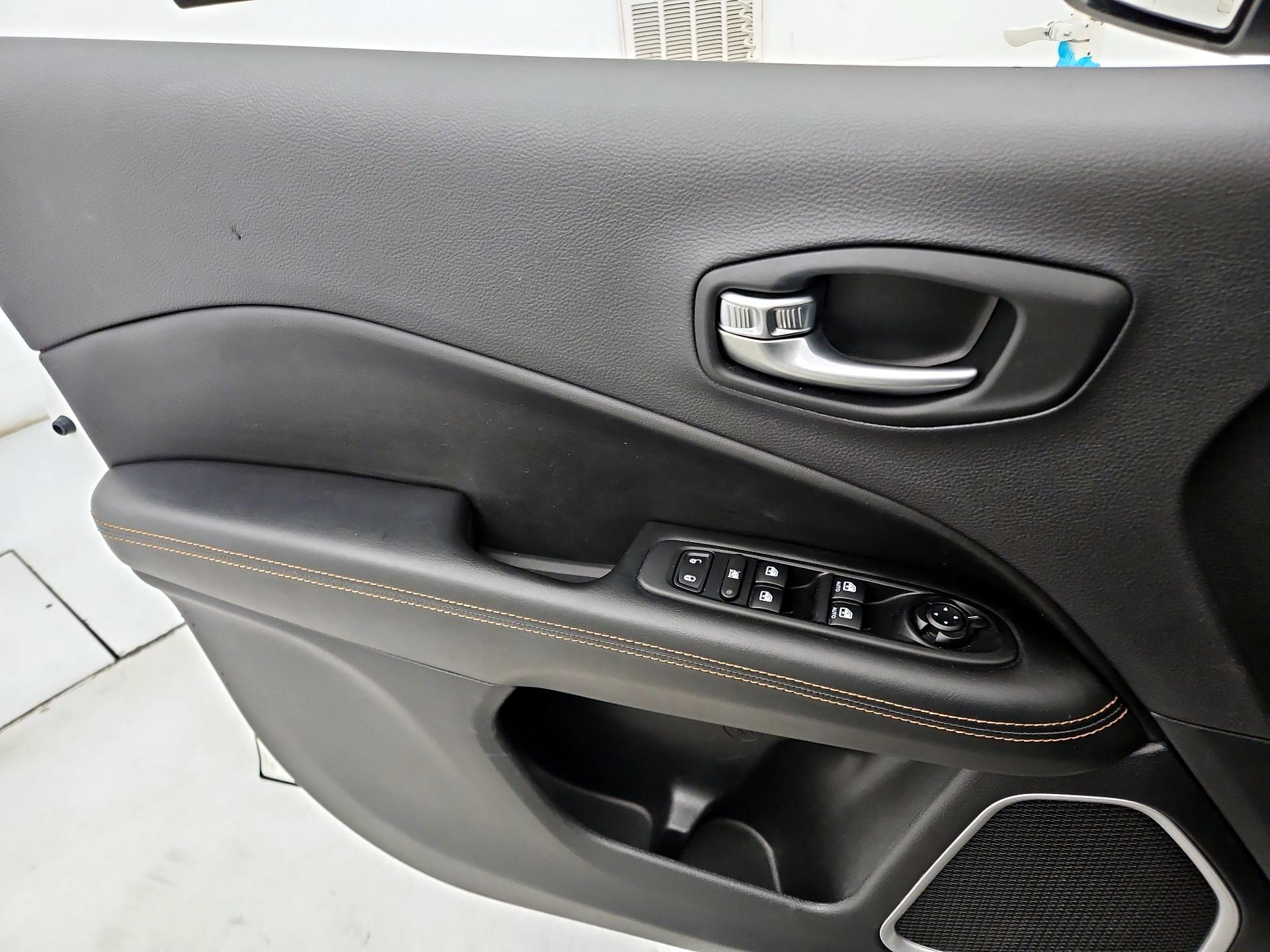 Thumbnail: 2018 Jeep Compass - 12