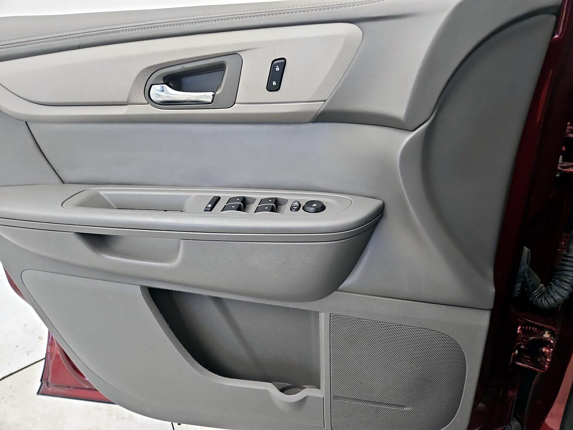 Thumbnail: 2017 Chevrolet Traverse - 12