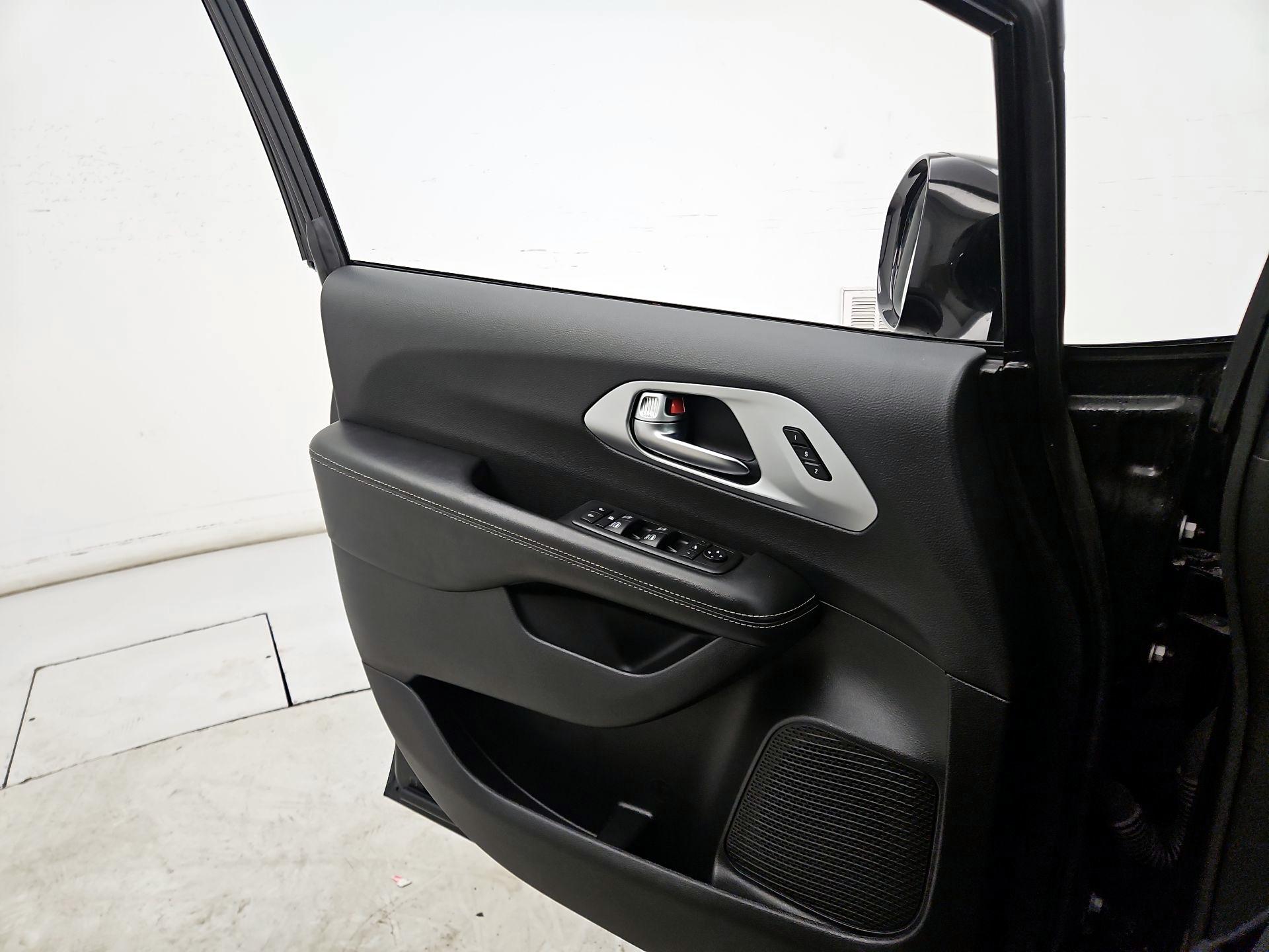 Thumbnail: 2020 Chrysler Pacifica - 12