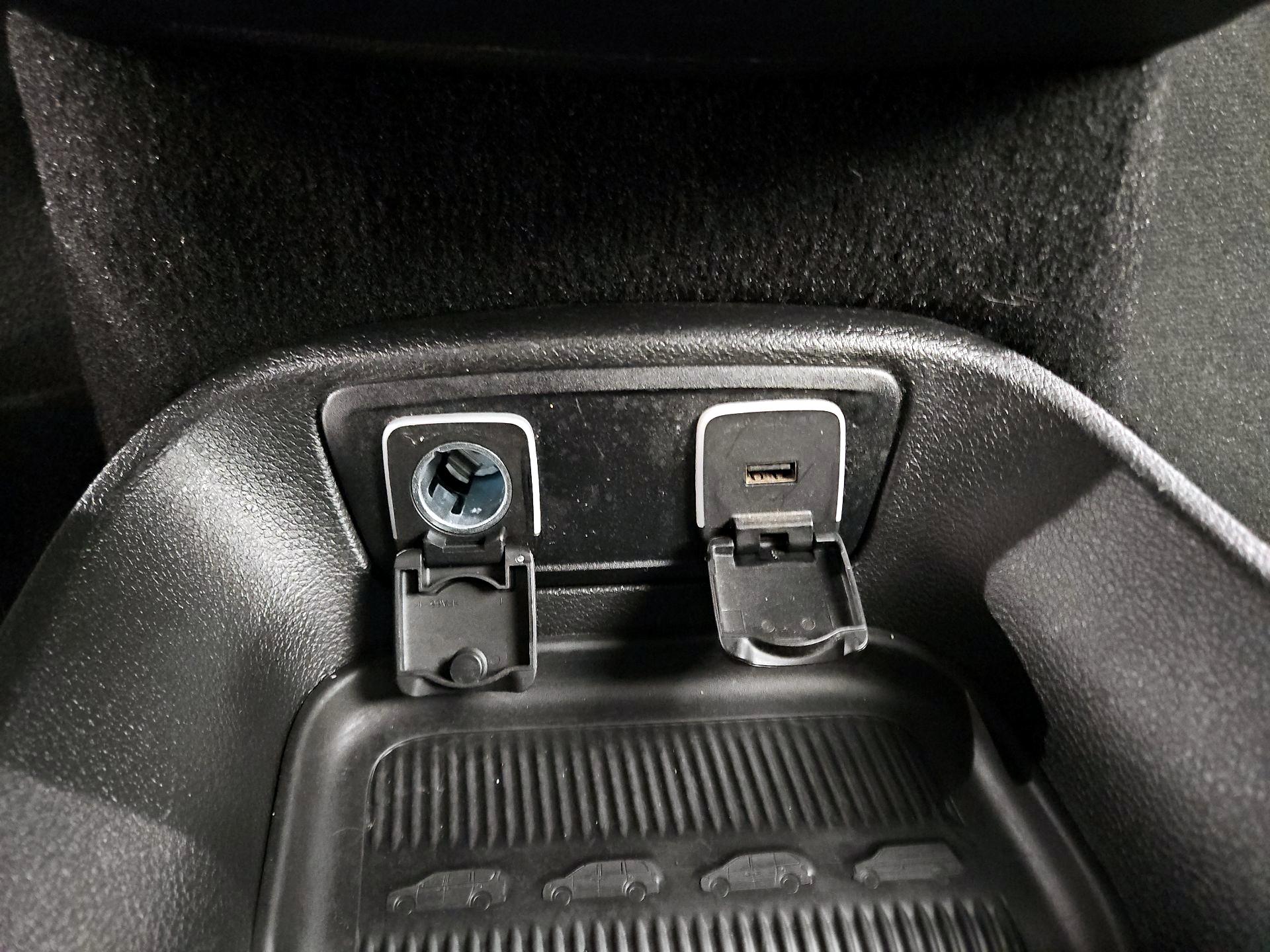 Thumbnail: 2020 Chrysler Pacifica - 19