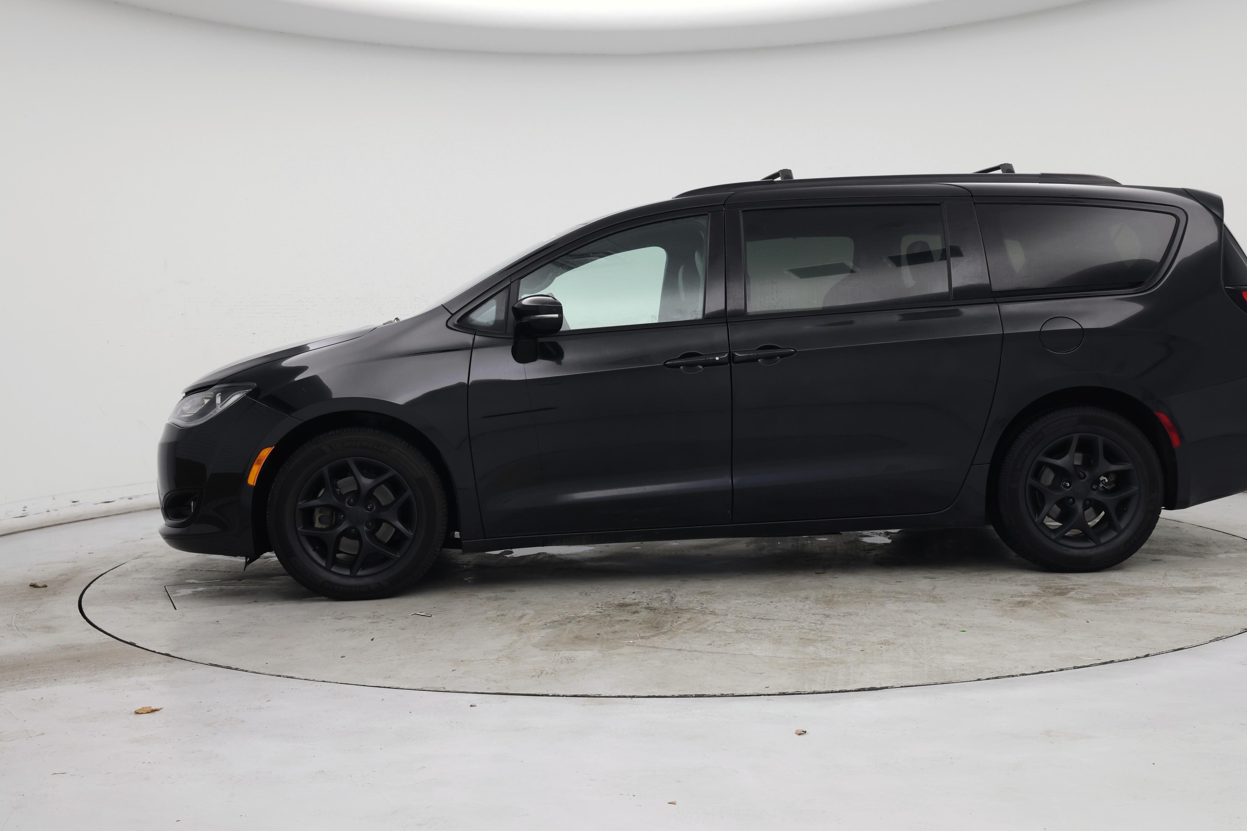 Thumbnail: 2020 Chrysler Pacifica - 3