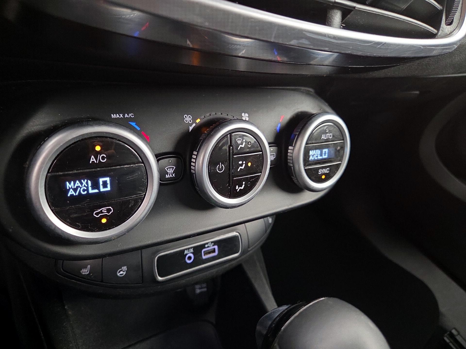 Thumbnail: 2016 Fiat 500X - 16