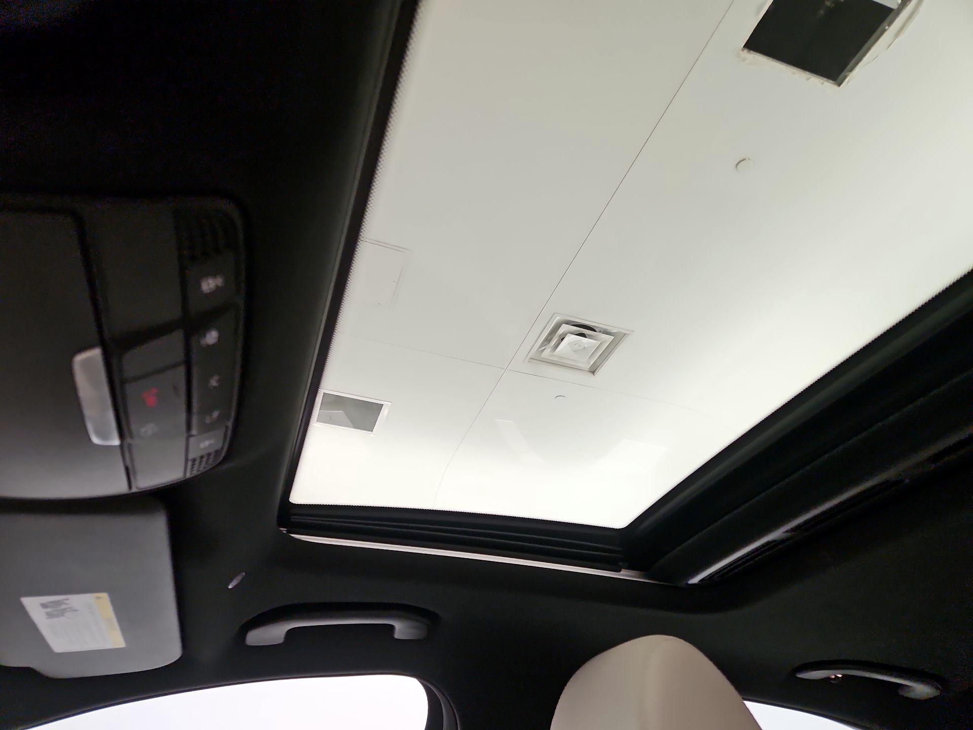 Thumbnail: 2019 Mercedes-Benz E-Class - 20