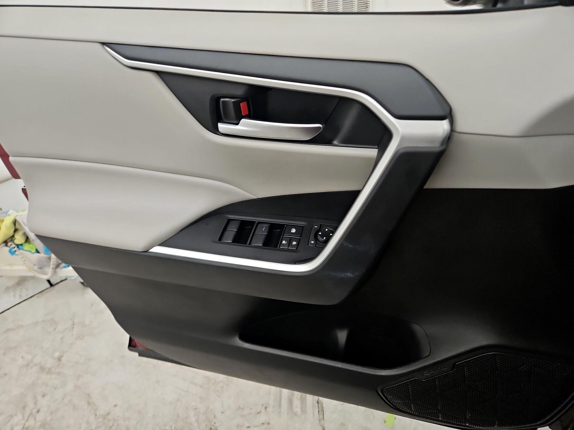 Thumbnail: 2021 Toyota RAV4 - 12