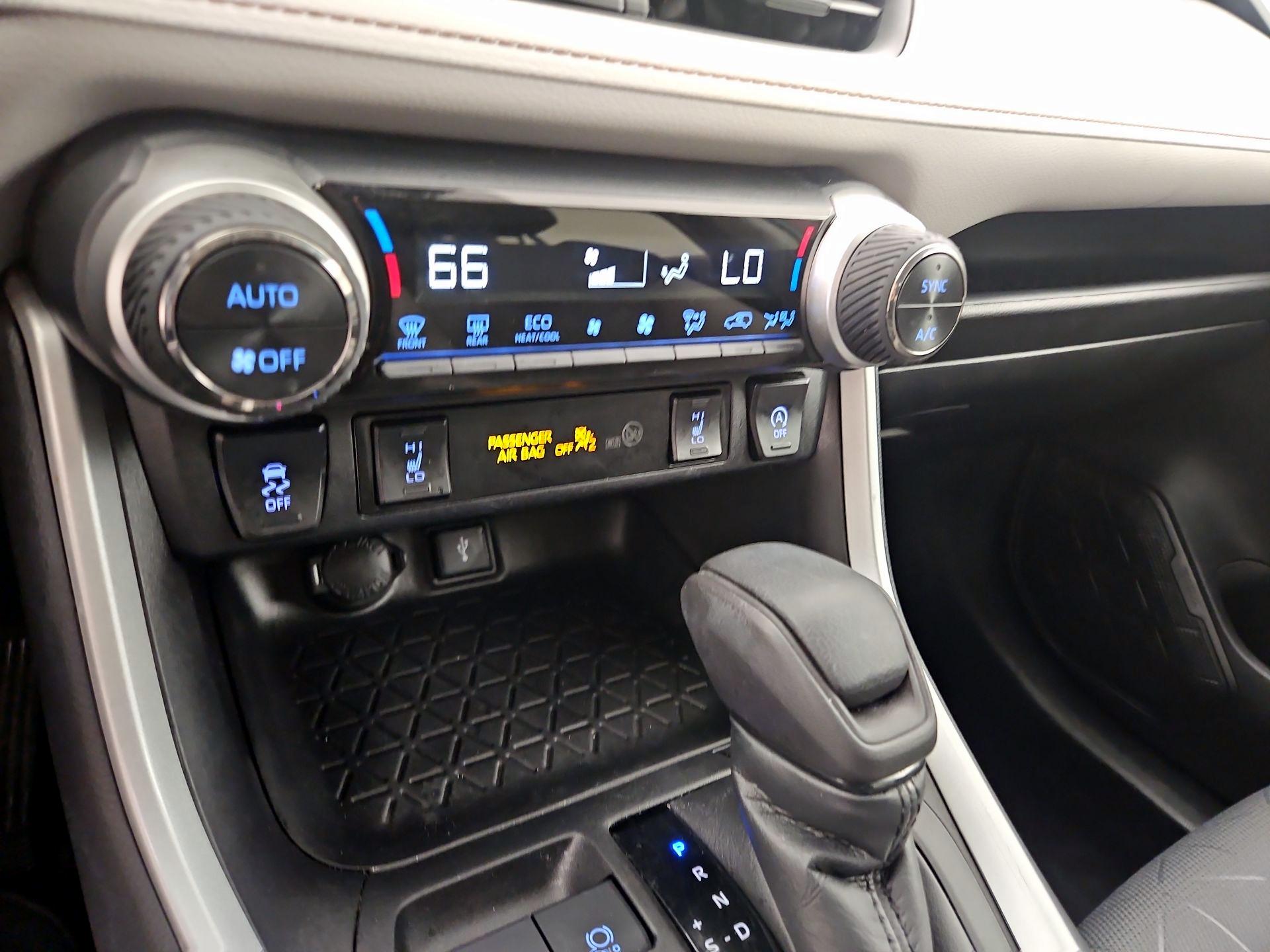 Thumbnail: 2021 Toyota RAV4 - 16