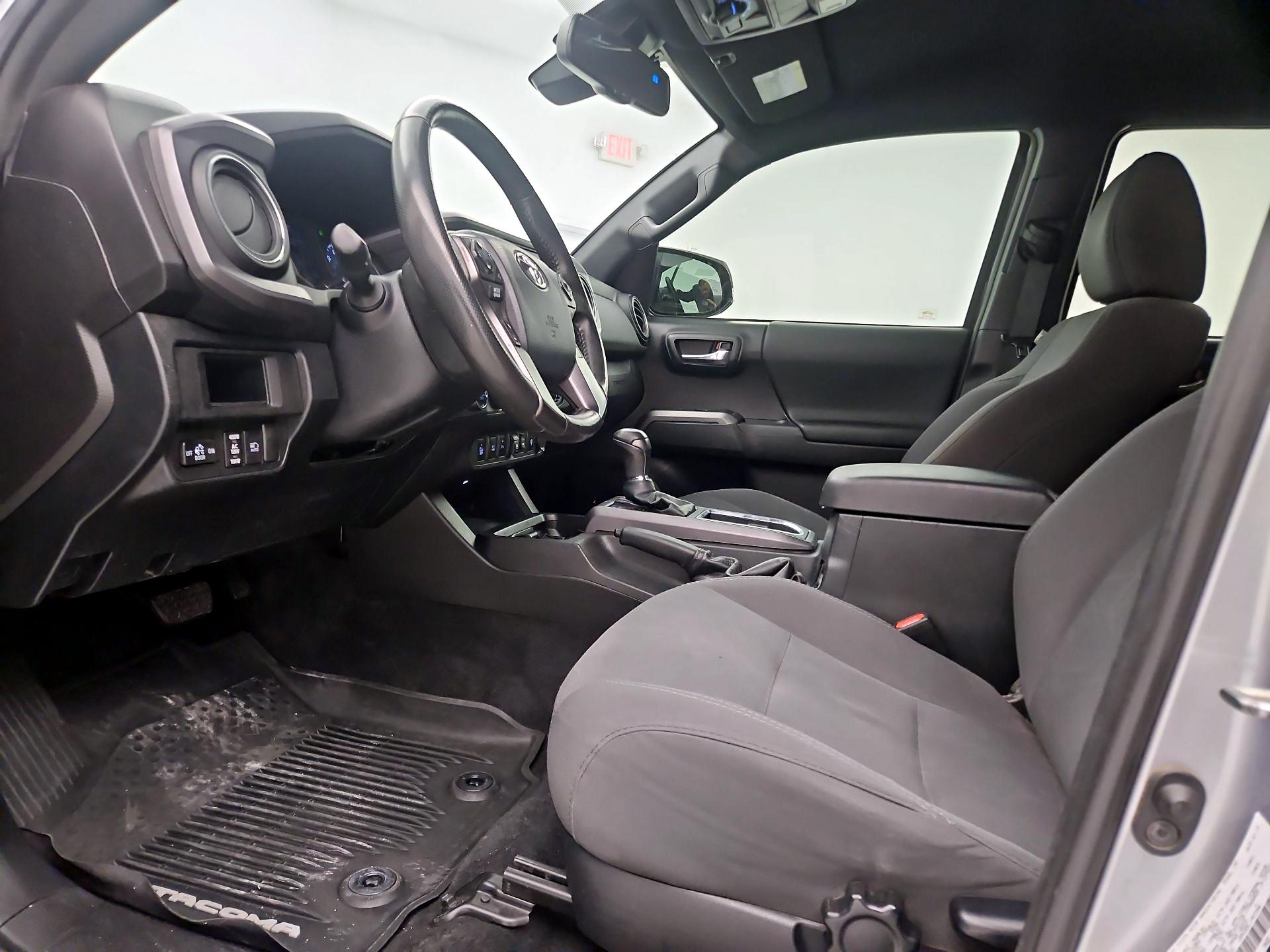 Thumbnail: 2018 Toyota Tacoma - 11